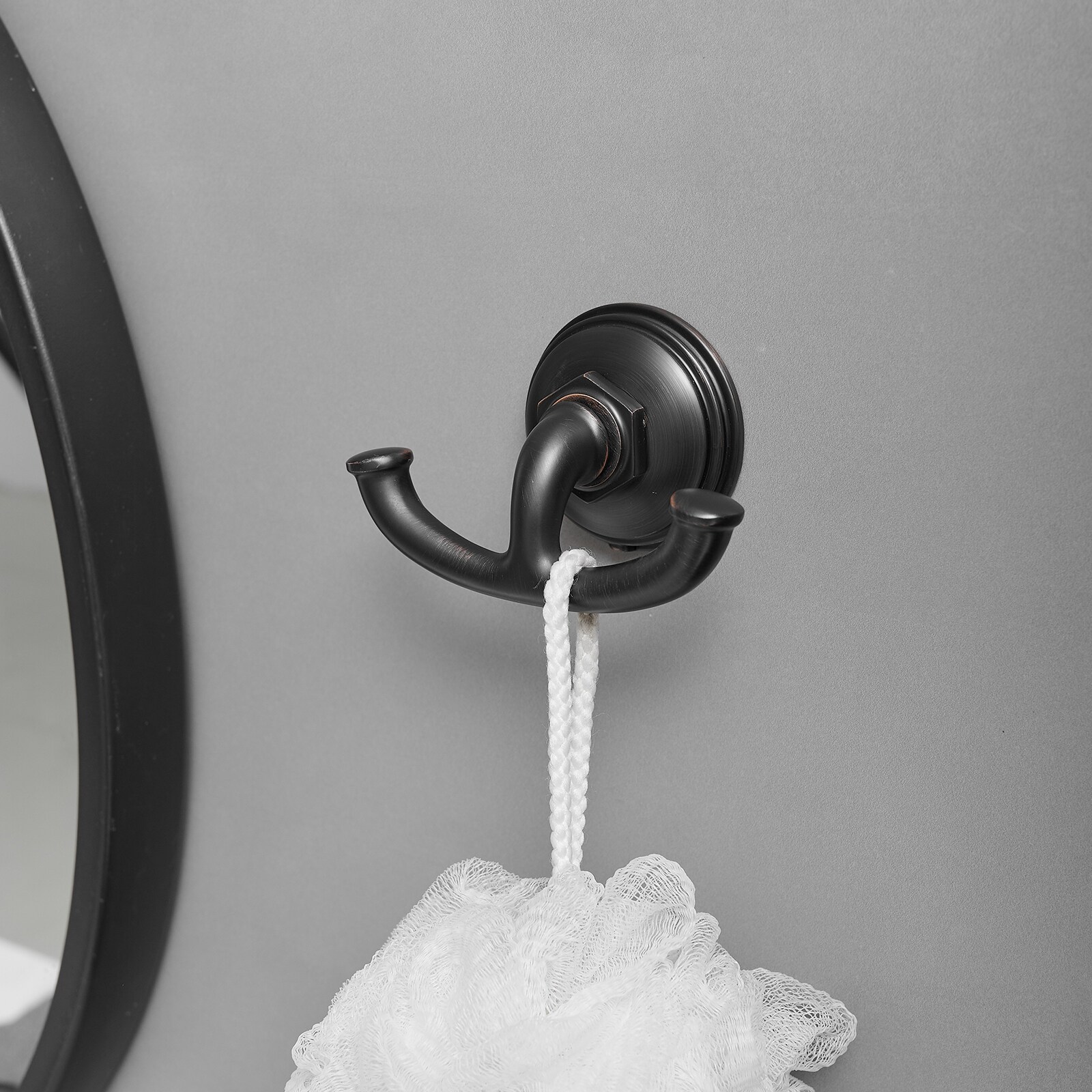 Juego de accesorios decorativos para baño en bronce frotado con aceite de 4 piezas: barra de toalla, porta papel higiénico, gancho para batas incluido A-91067-ORB