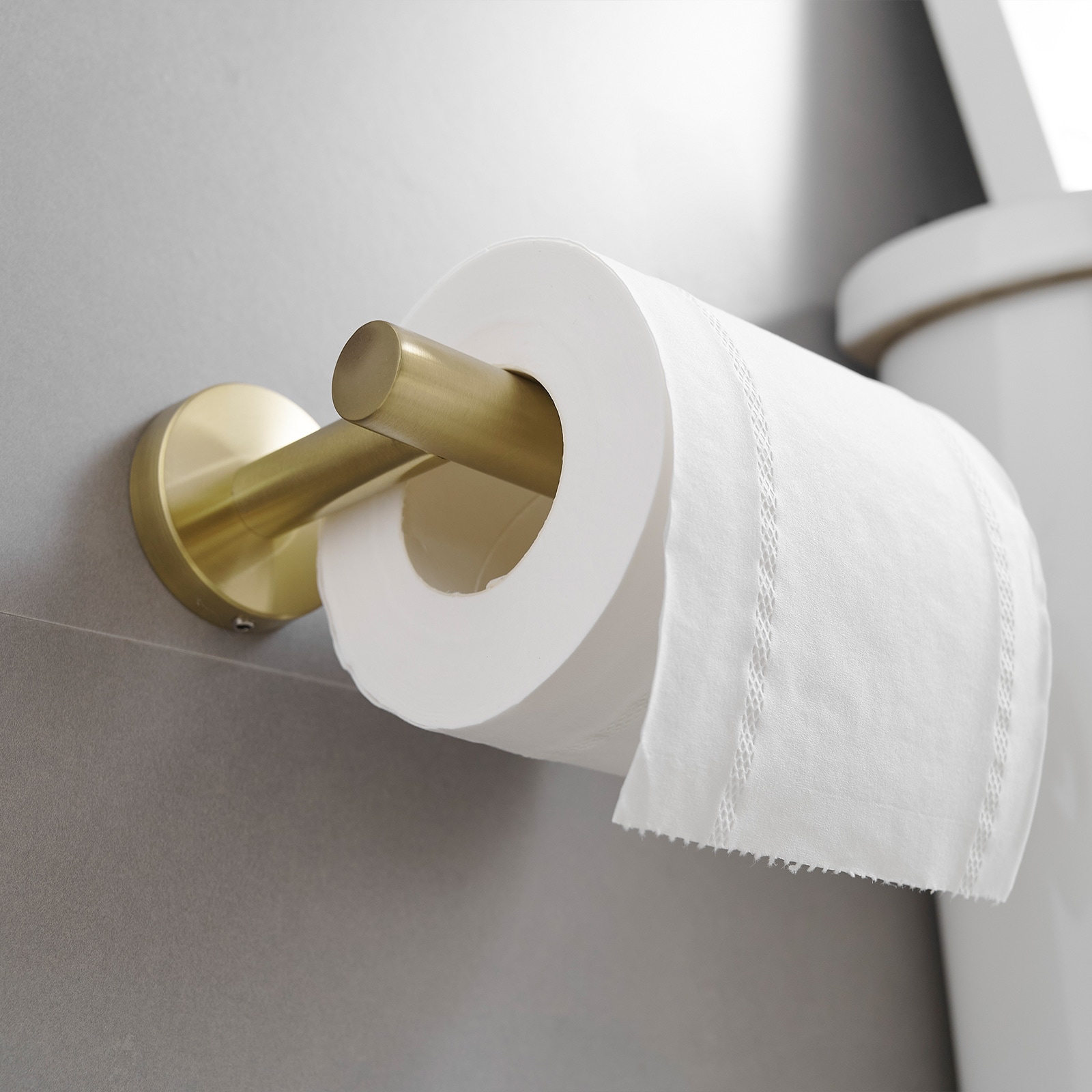 Juego de accesorios de baño decorativos en acabado dorado cepillado de 3 piezas: Barra de toalla, portarrollos de papel higiénico y gancho para bata incluidos A-91062-BG-3
