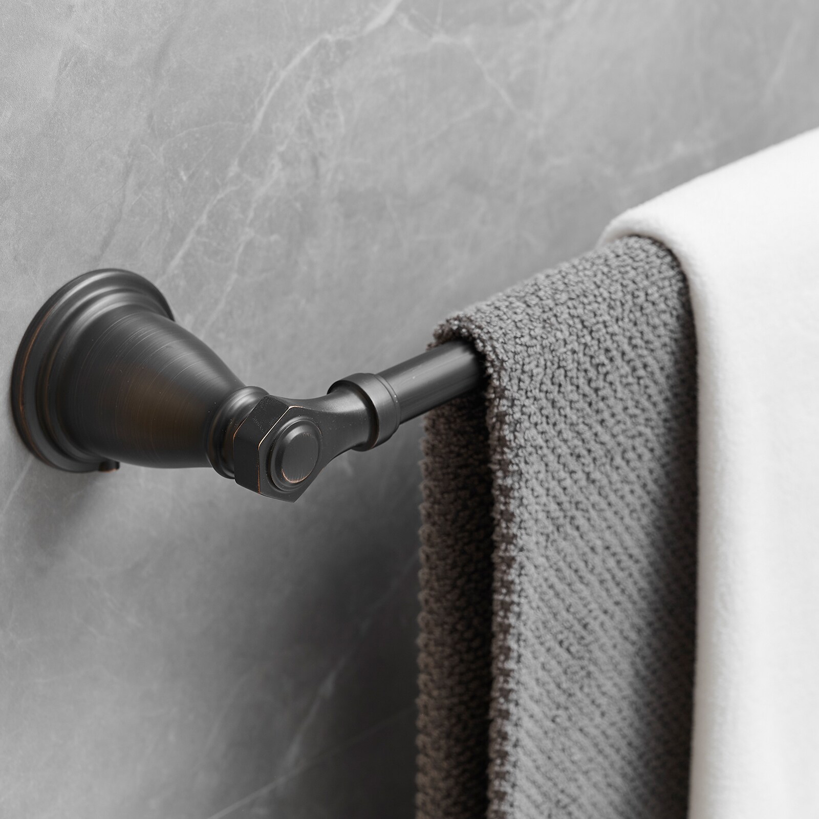 Juego de 4 piezas de Accesorios Decorativos para Baño en Bronce Frotado con Aceite - Barra de Toalla, Porta Papel Higiénico, Gancho para Batas incluidos A-91066-ORB