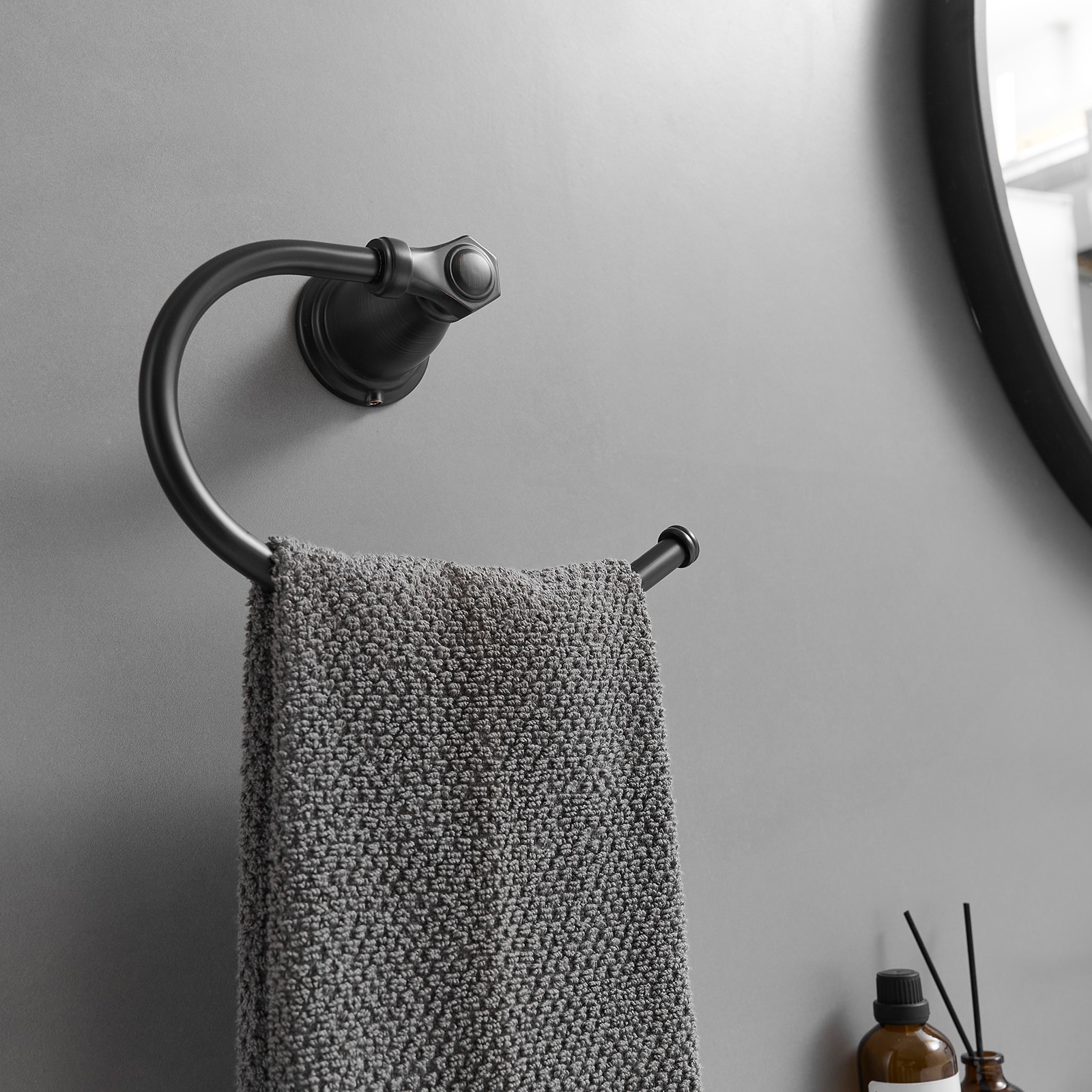Juego de 4 piezas de Accesorios Decorativos para Baño en Bronce Frotado con Aceite - Barra de Toalla, Porta Papel Higiénico, Gancho para Batas incluidos A-91066-ORB
