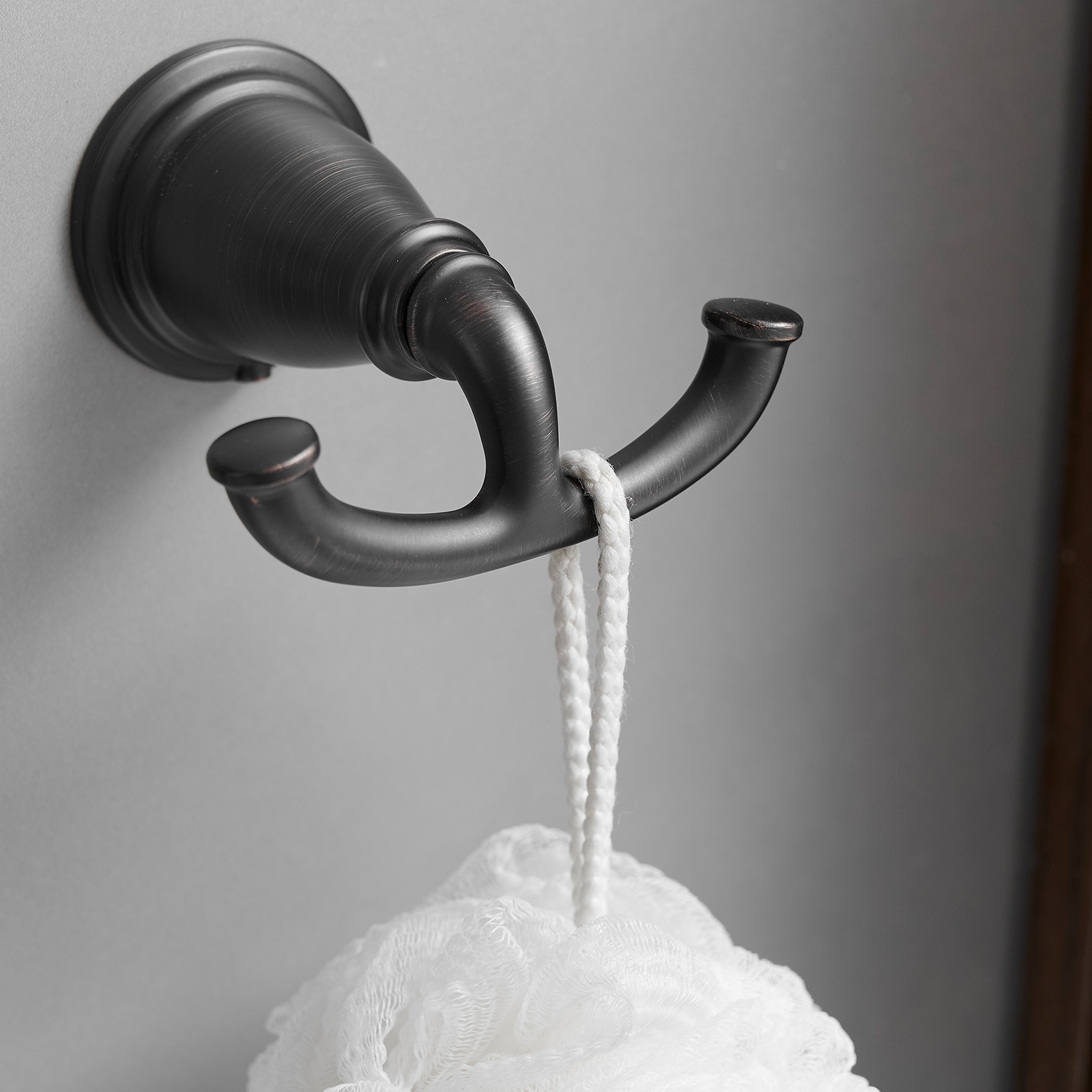 Juego de 4 piezas de Accesorios Decorativos para Baño en Bronce Frotado con Aceite - Barra de Toalla, Porta Papel Higiénico, Gancho para Batas incluidos A-91066-ORB