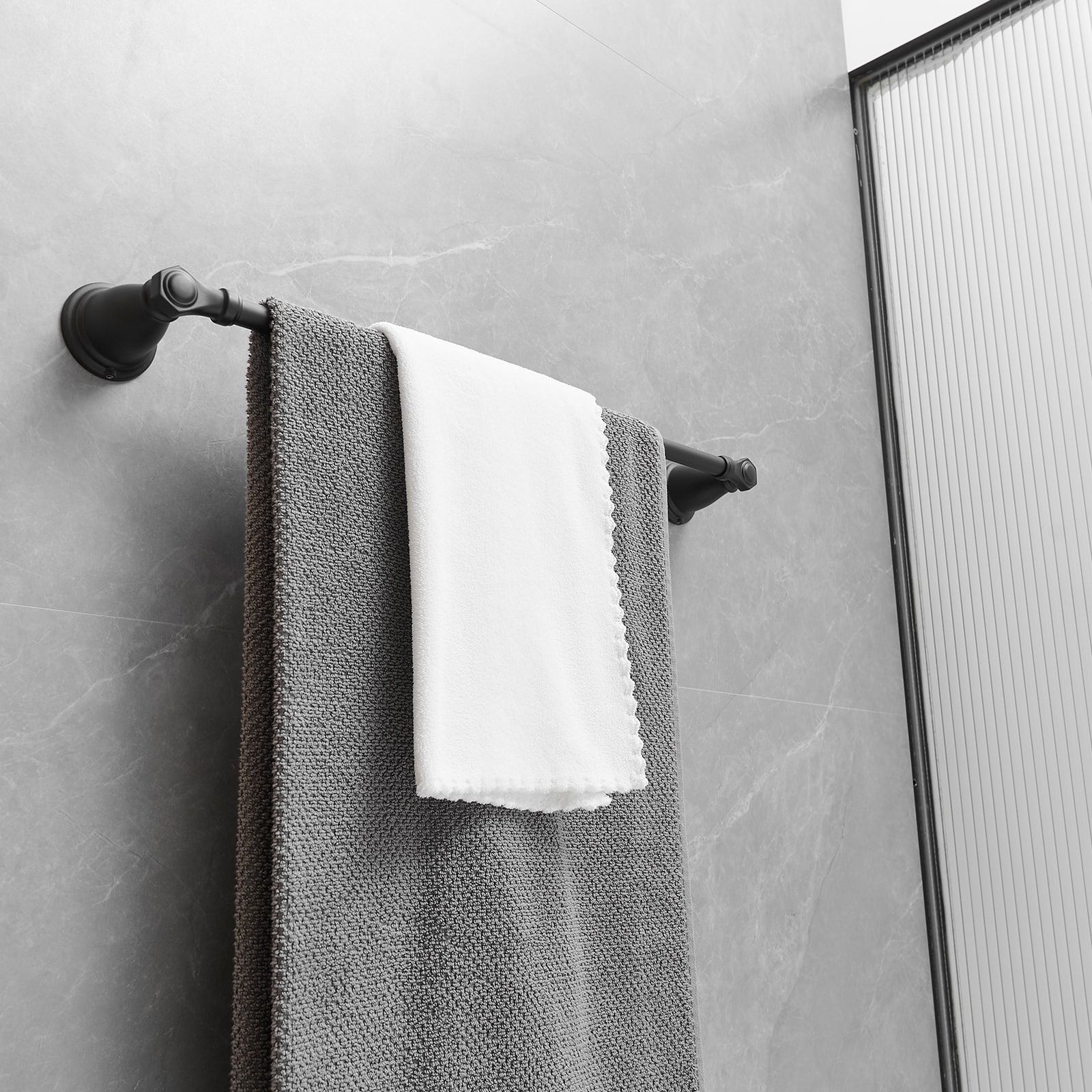 Juego de accesorios de baño decorativos en negro mate de 4 piezas: Barra de toallas, portarrollos, gancho de batas incluidos A-91066-B