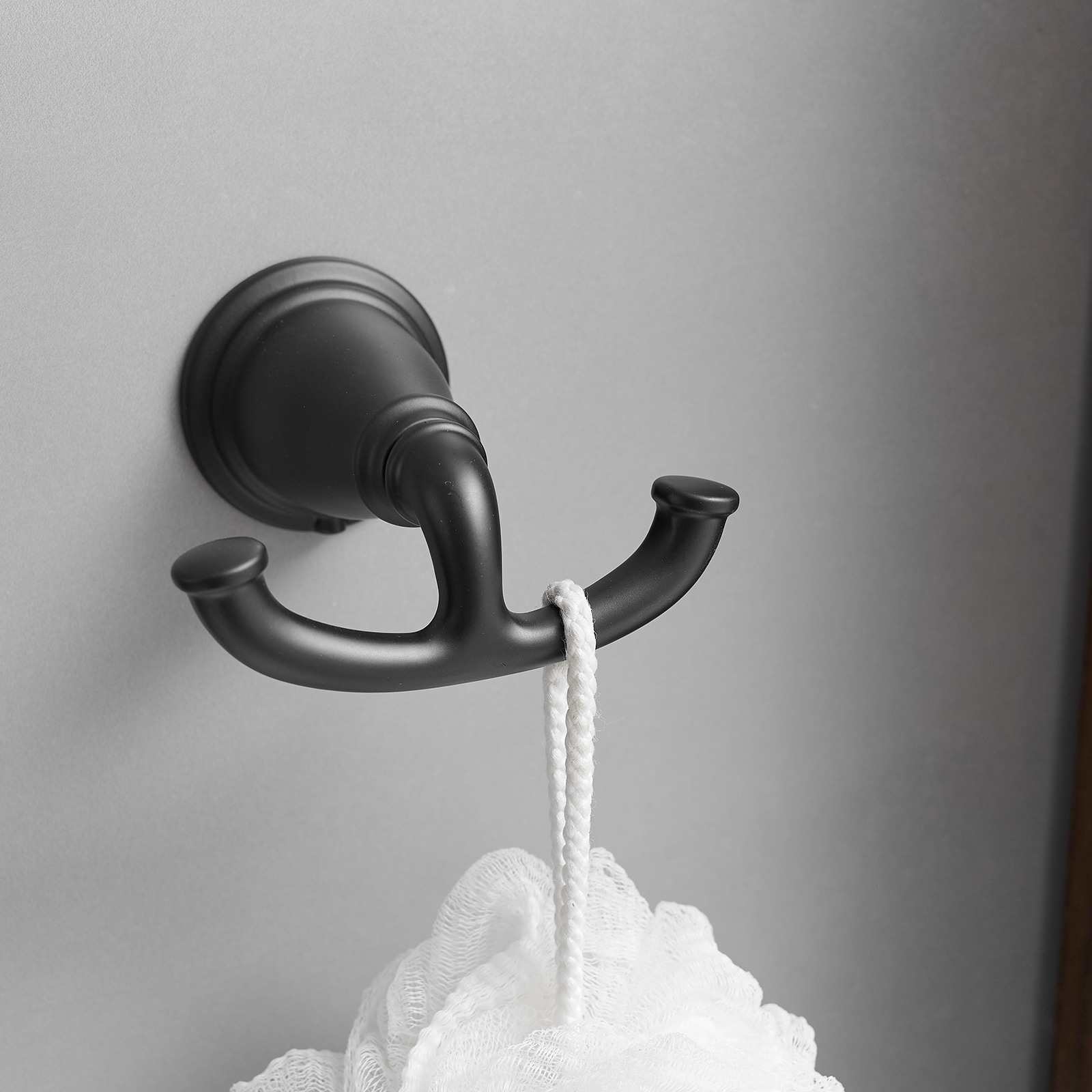 Juego de accesorios de baño decorativos en negro mate de 4 piezas: Barra de toallas, portarrollos, gancho de batas incluidos A-91066-B