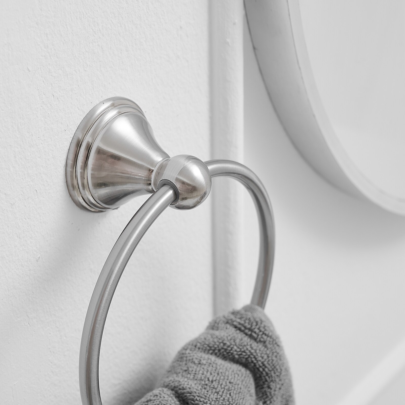 Juego de Accesorios Decorativos de Baño en Níquel Cepillado de 2 Piezas - Portarrollos de Papel Higiénico, Argolla para Toalla - Incluido R004-N-2