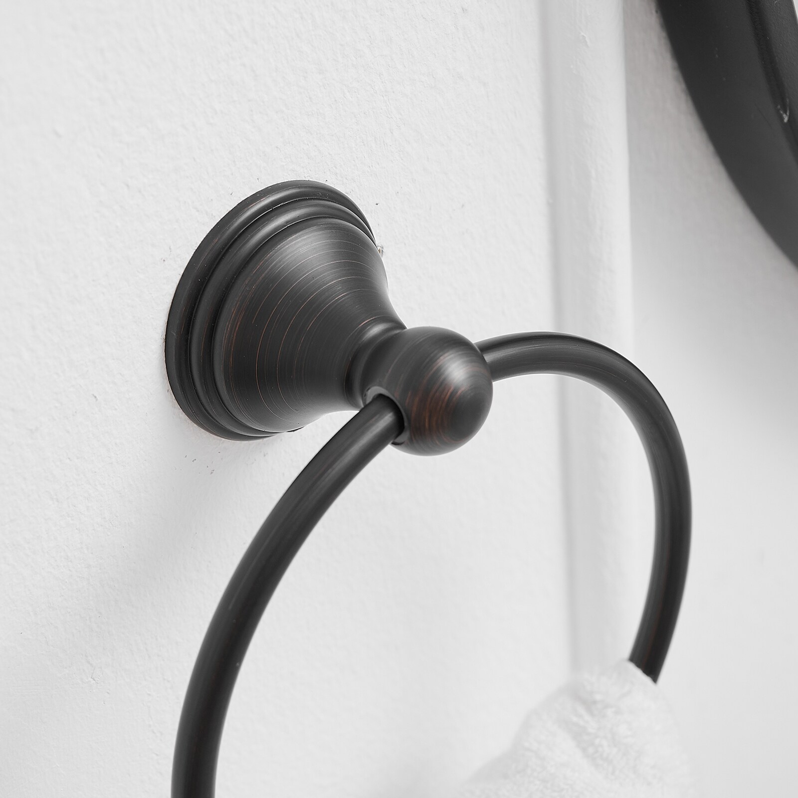 Juego de Accesorios de Baño Decorativos de Bronce Friccionado con Aceite de 2 Piezas - Soporte para Papel de Baño, Anillo para Toalla incluido