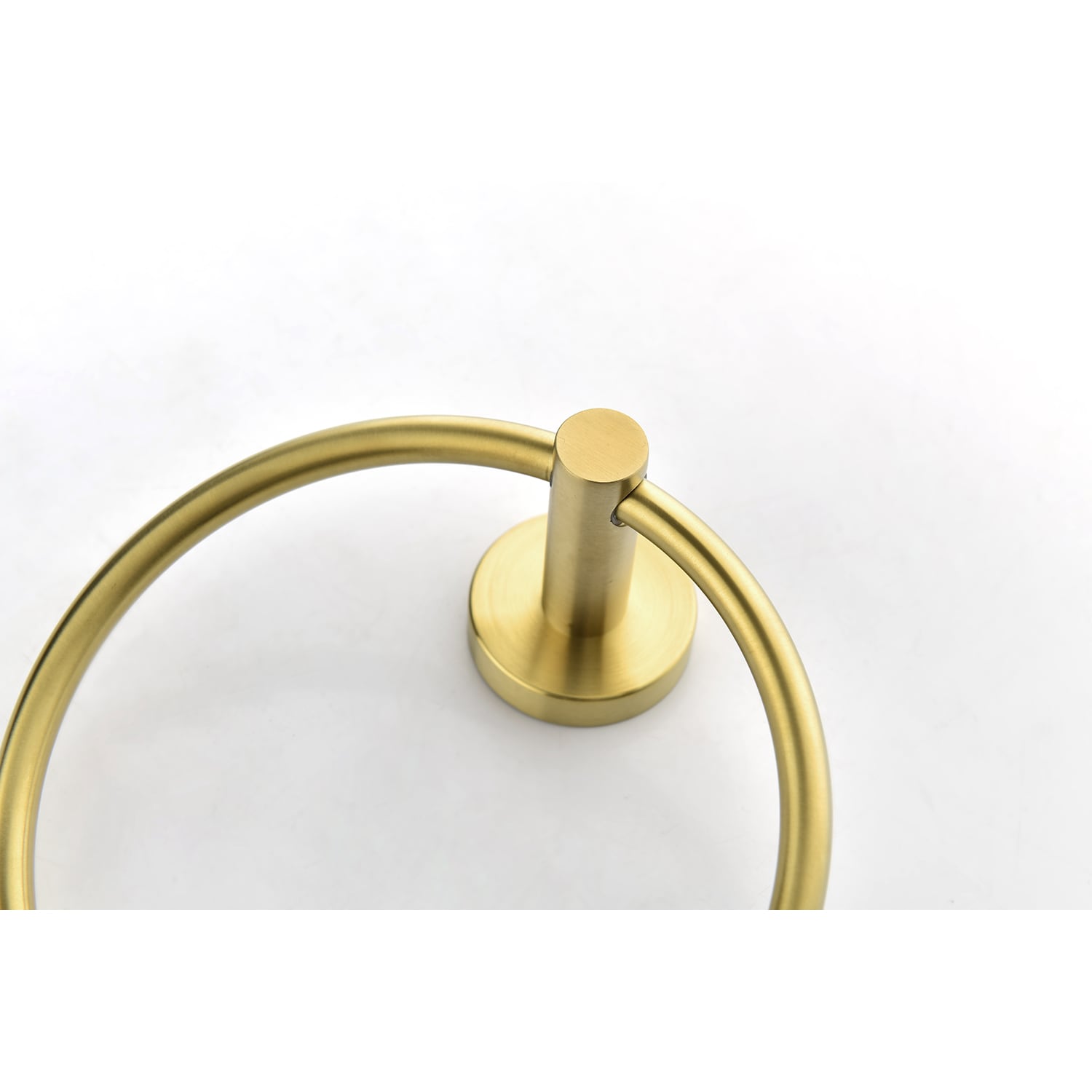 Juego de accesorios de baño decorativos de 3 piezas en tono dorado cepillado: Porta papel higiénico, toallero y percha para batas incluidos.