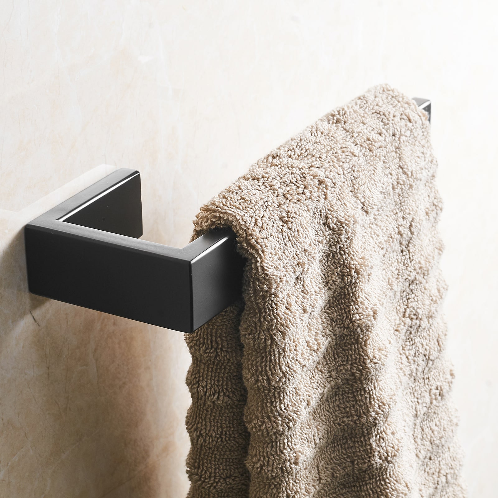 Set de accesorios decorativos para baño en negro de Sir Faucet: Barra para toallas incluida TOHLAR-034.