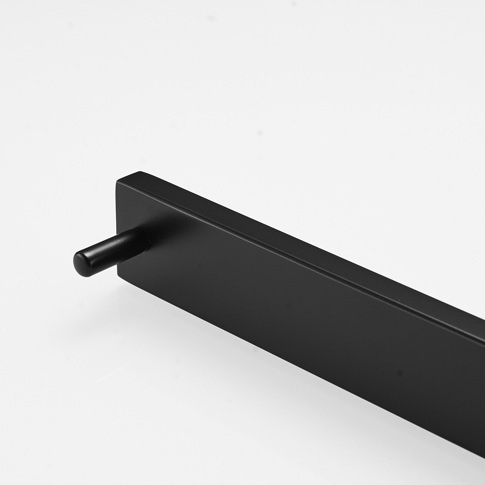 Set de accesorios decorativos para baño en negro de Sir Faucet: Barra para toallas incluida TOHLAR-034.