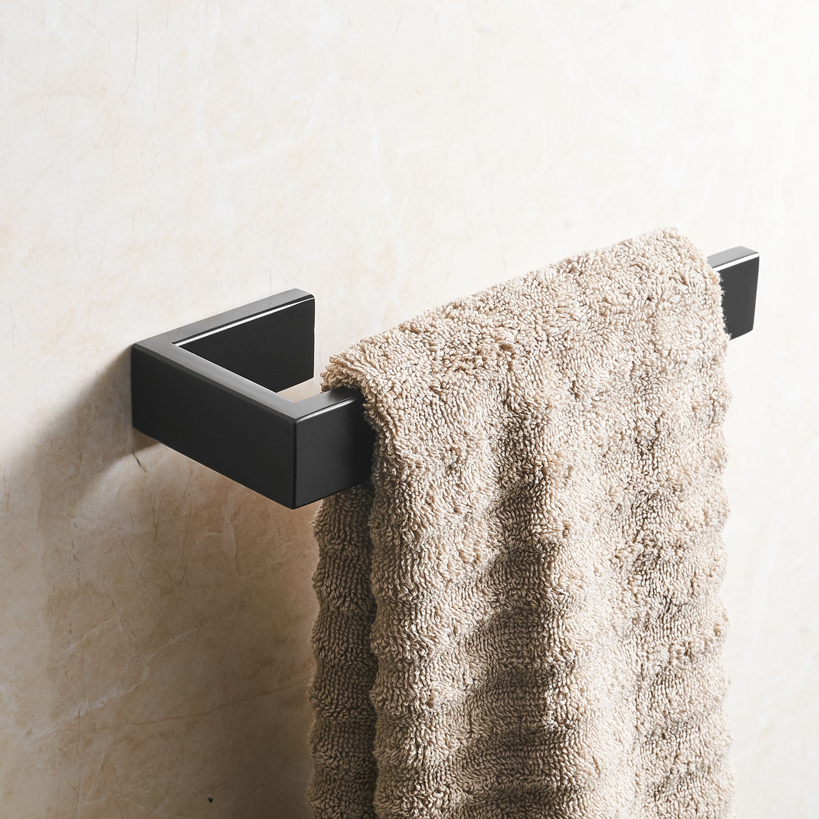 Set de accesorios decorativos para baño en negro de Sir Faucet: Barra para toallas incluida TOHLAR-034.