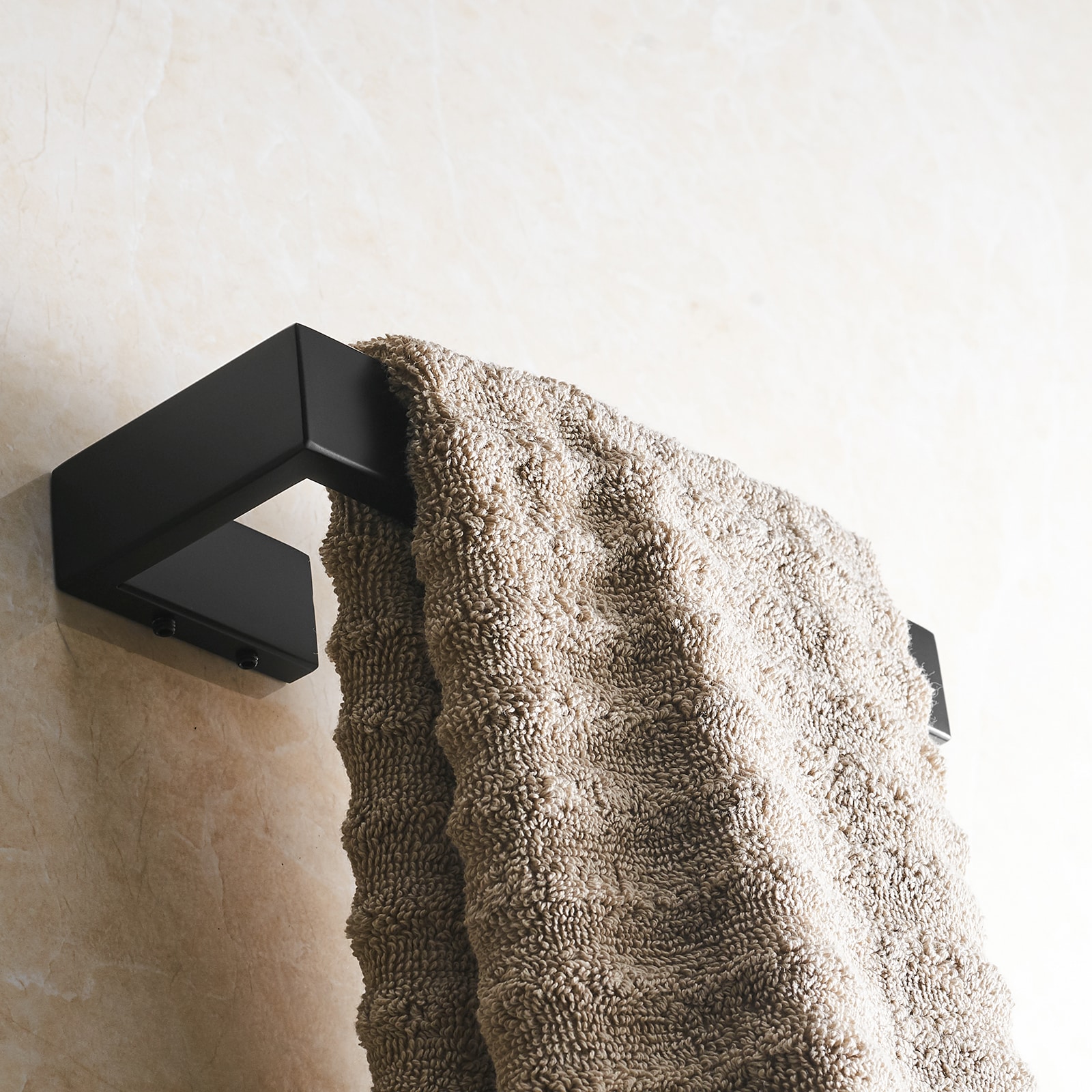 Set de accesorios decorativos para baño en negro de Sir Faucet: Barra para toallas incluida TOHLAR-034.