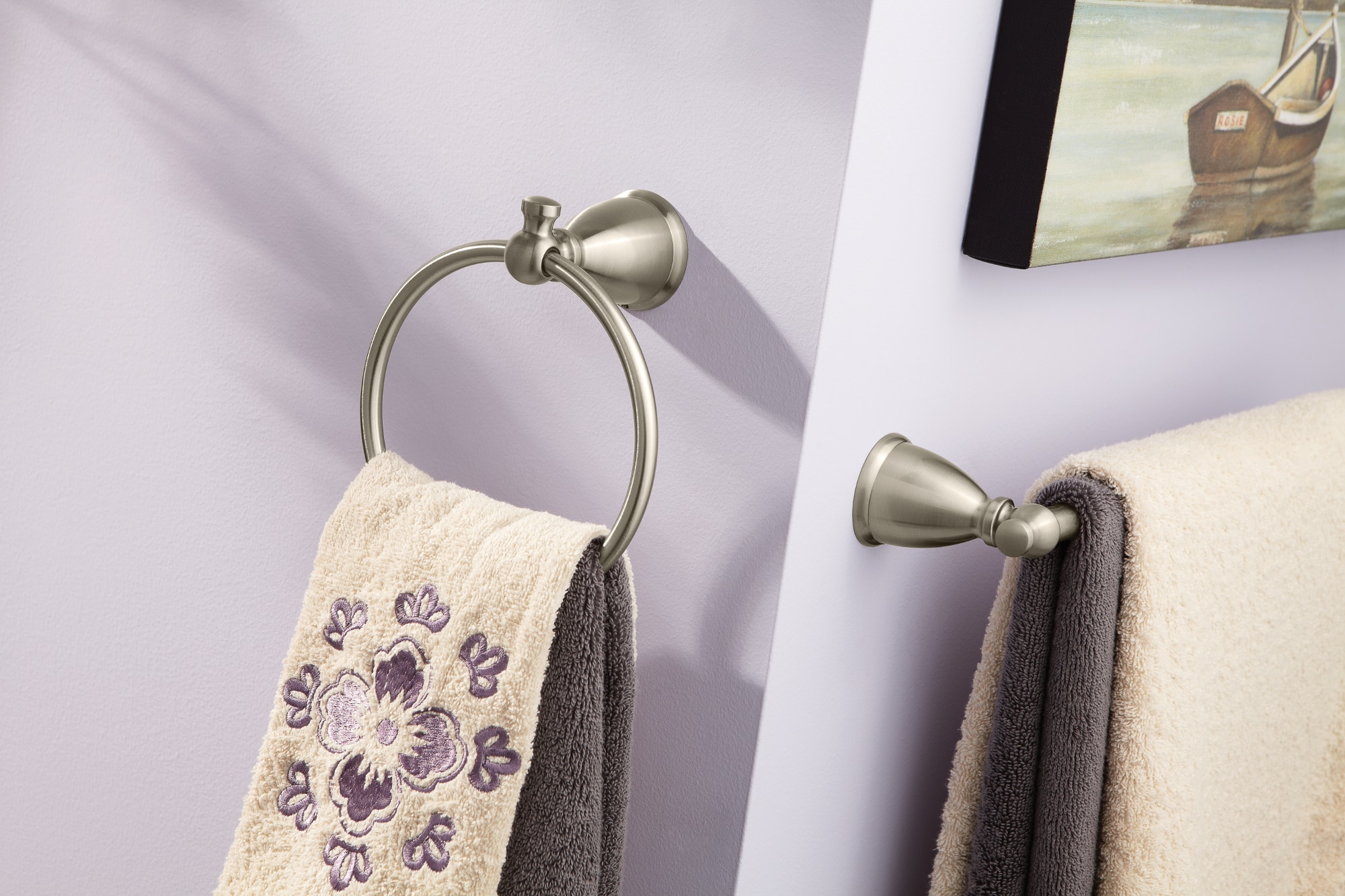 Juego de accesorios decorativos para baño en níquel cepillado de 3 piezas Moen Caldwell: Barra para toallas, porta papel higiénico y gancho para toallas, incluidos Y3193BN