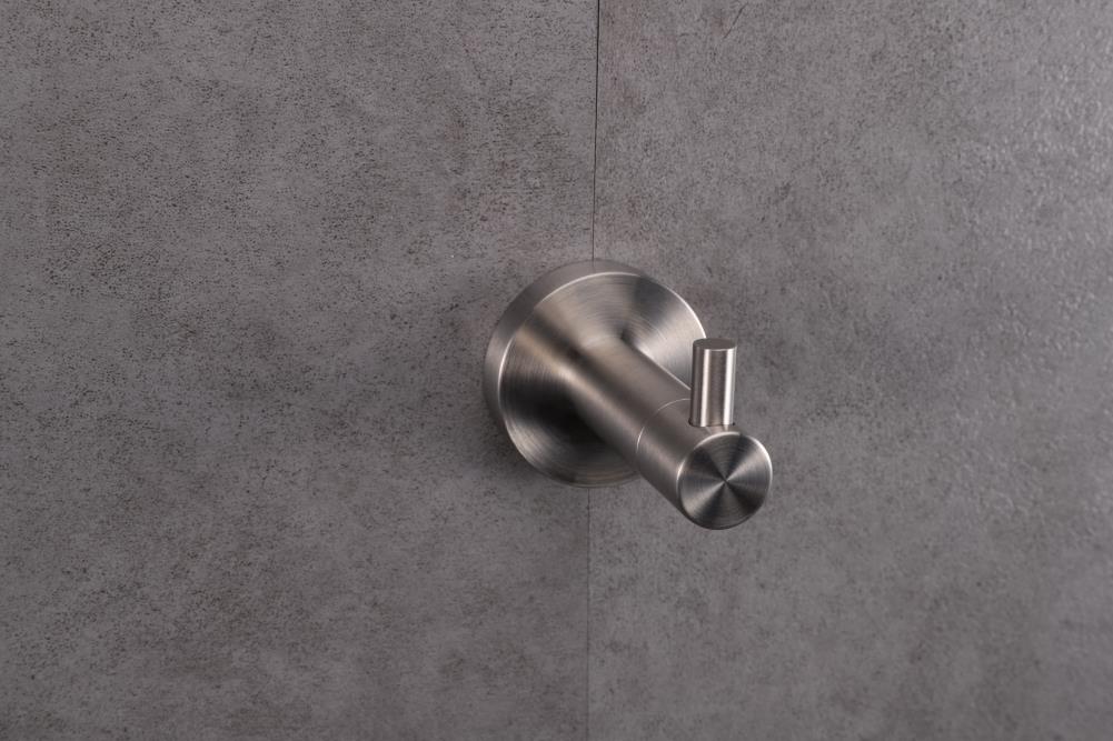 Colgador de toalla de pared individual en níquel satinado Lexora Bagno Nera