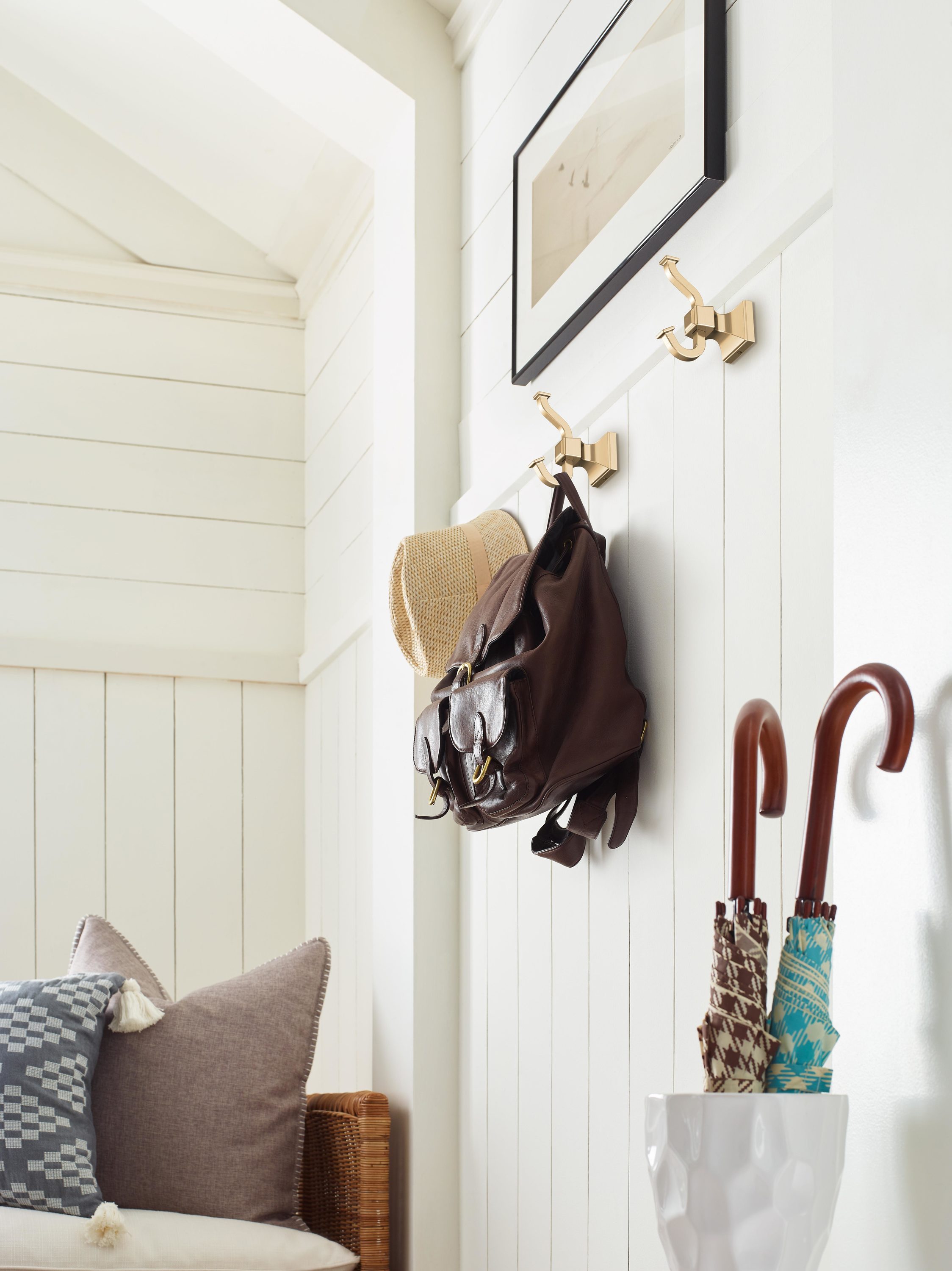 Colgador de Toallas de Pared Individual en Bronce Champagne - Amerock Mulholland BH36020CZ