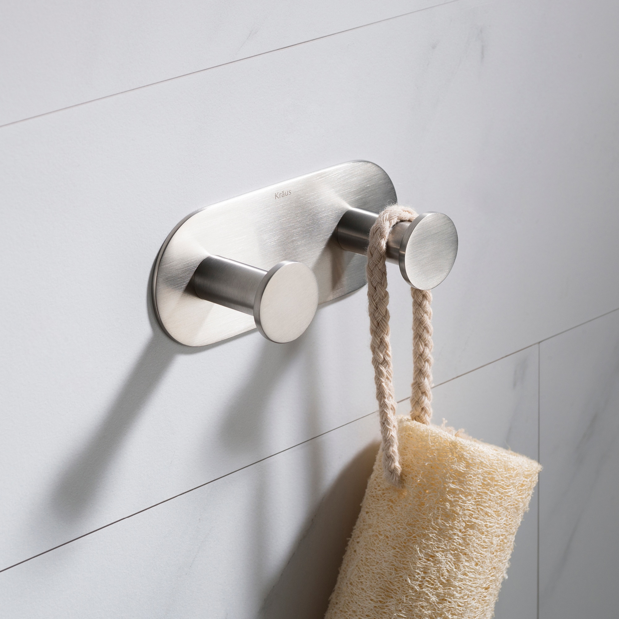 Percha doble de montaje en pared en níquel cepillado Kraus Elie