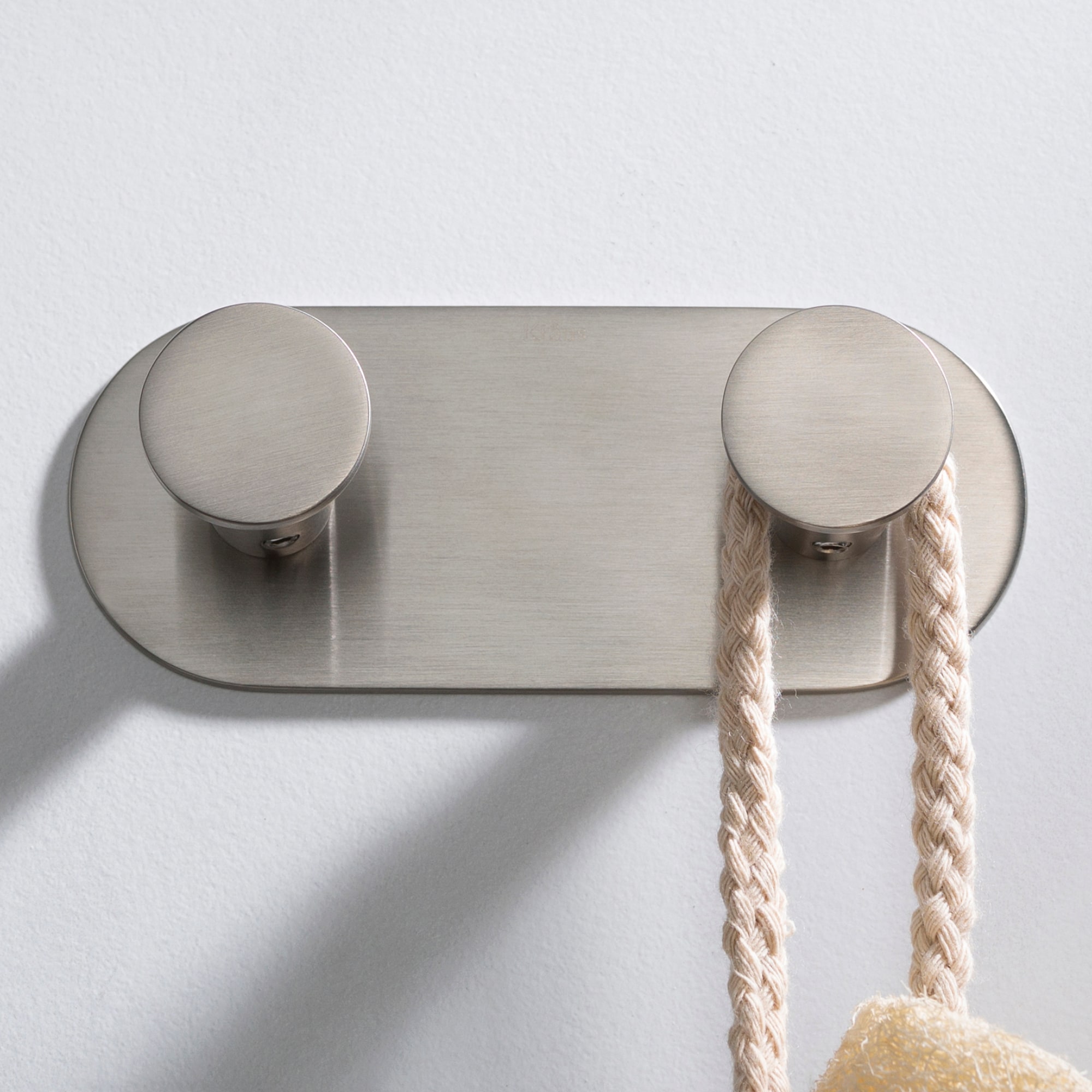 Percha doble de montaje en pared en níquel cepillado Kraus Elie