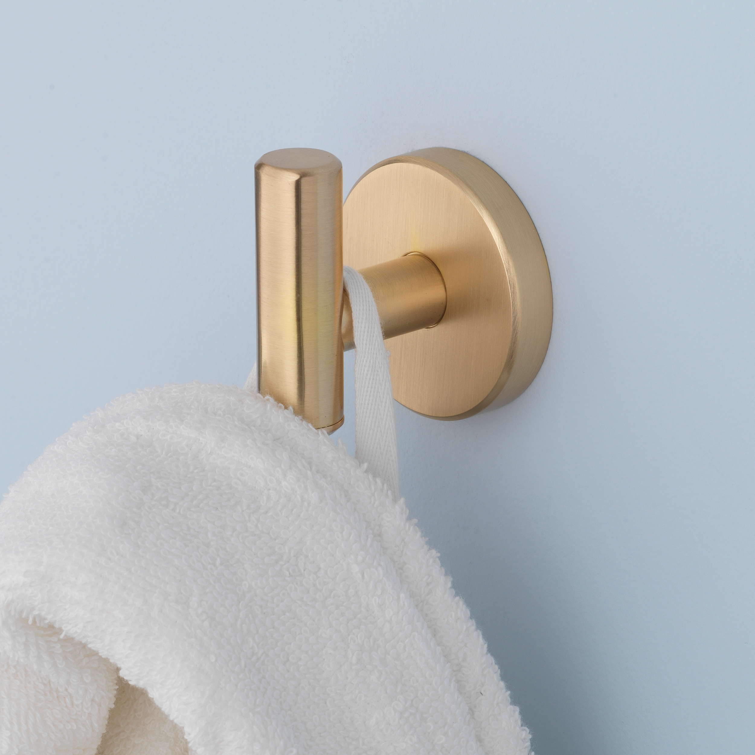 Perchero para toallas de montaje en pared en acabado dorado cepillado de una sola percha Harlow de allen + roth