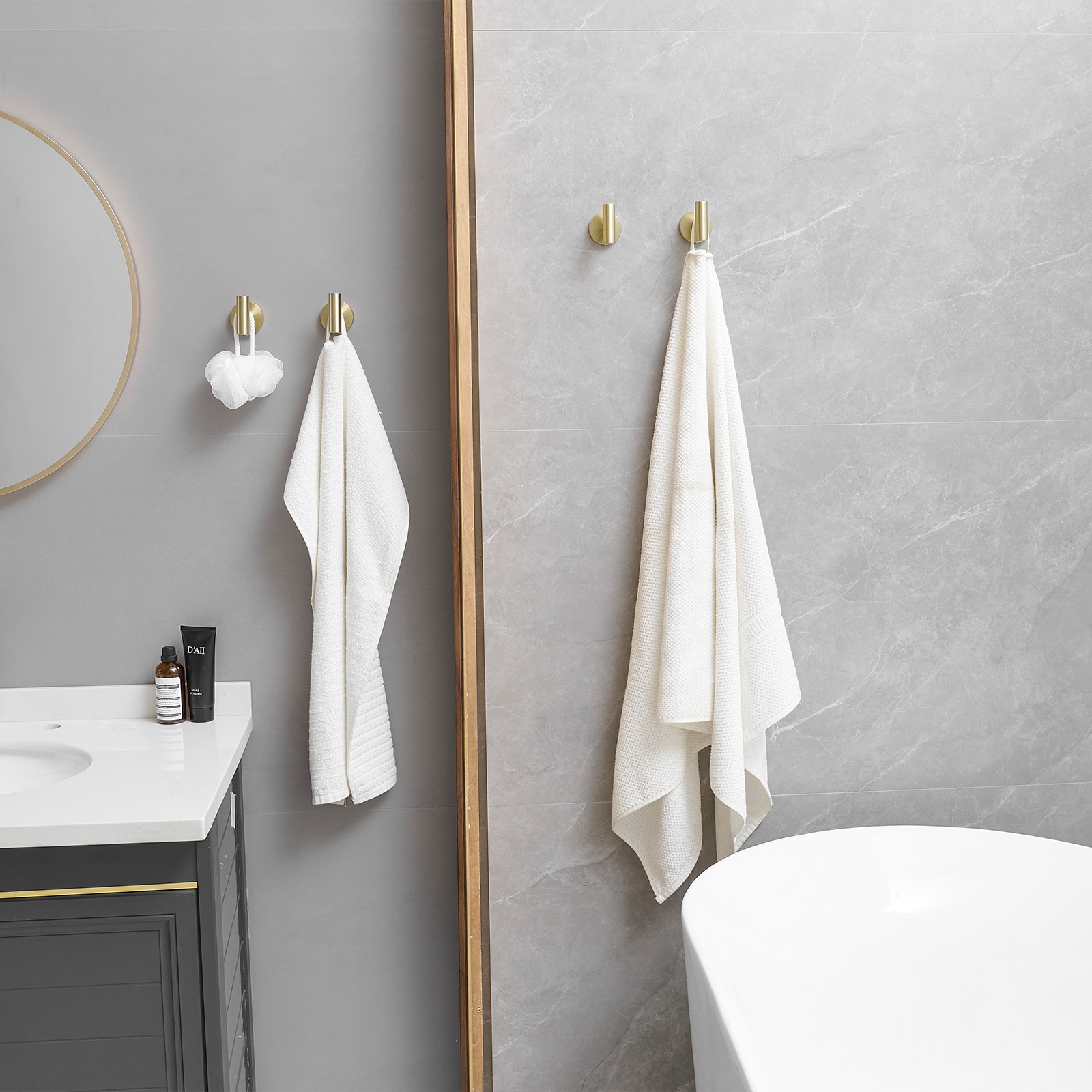 Gancho para Toallas de Montaje en Pared en Dorado Cepillado con 6 Ganchos - A-91004-6-BG-1