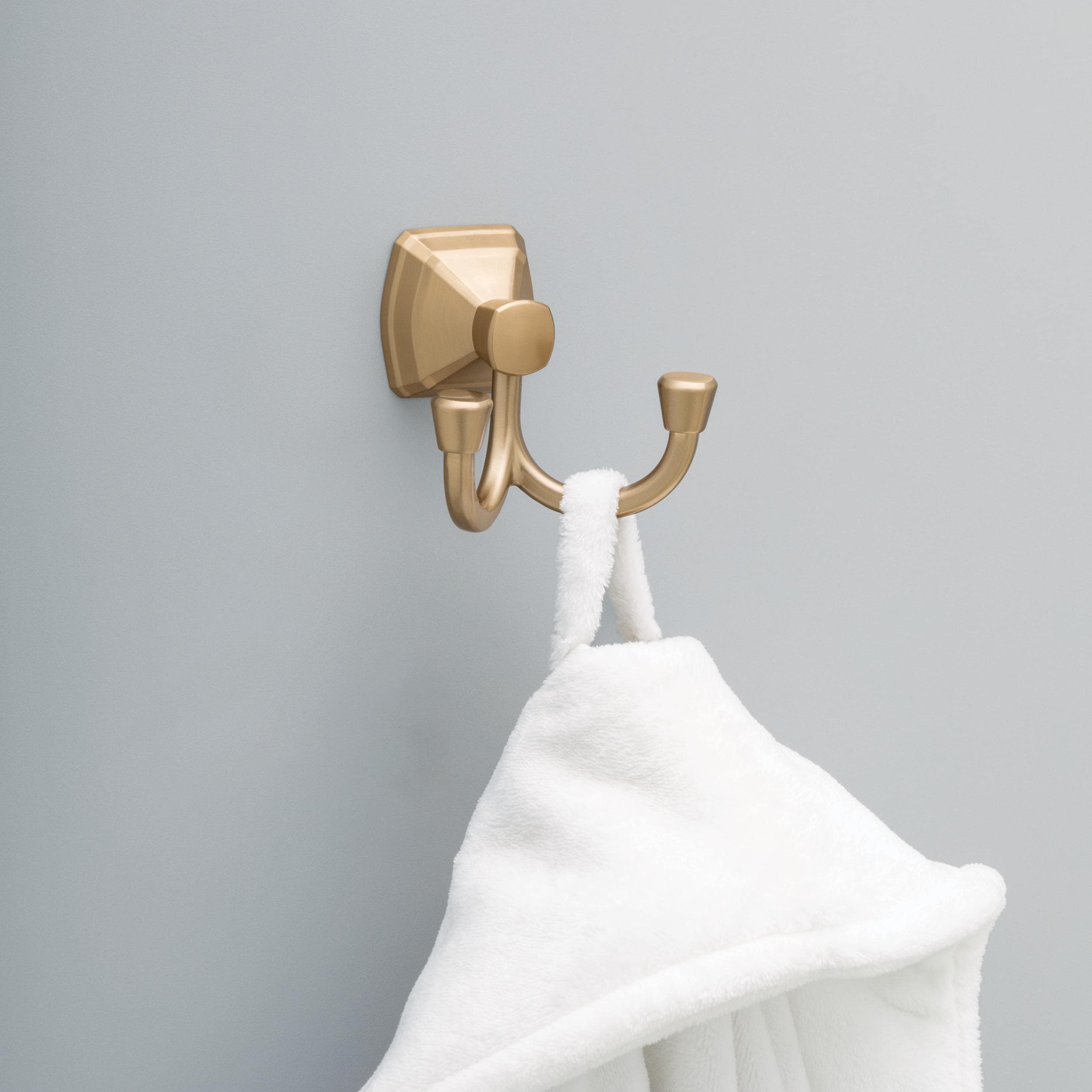 Gancho Doble Montado en Pared en Acabado Champagne Bronze para Toallas Delta Knoxville KNX35-CZ