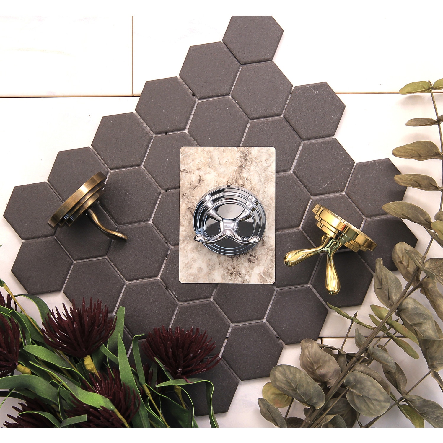 Gancho de toalla de pared con 2 ganchos en cromo pulido Milano de Elements of Design