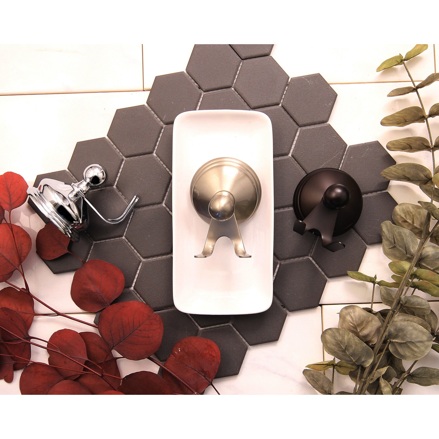 Gancho para toallas de montaje en pared doble de níquel cepillado estilo vintage de Elements of Design EBA1167SN
