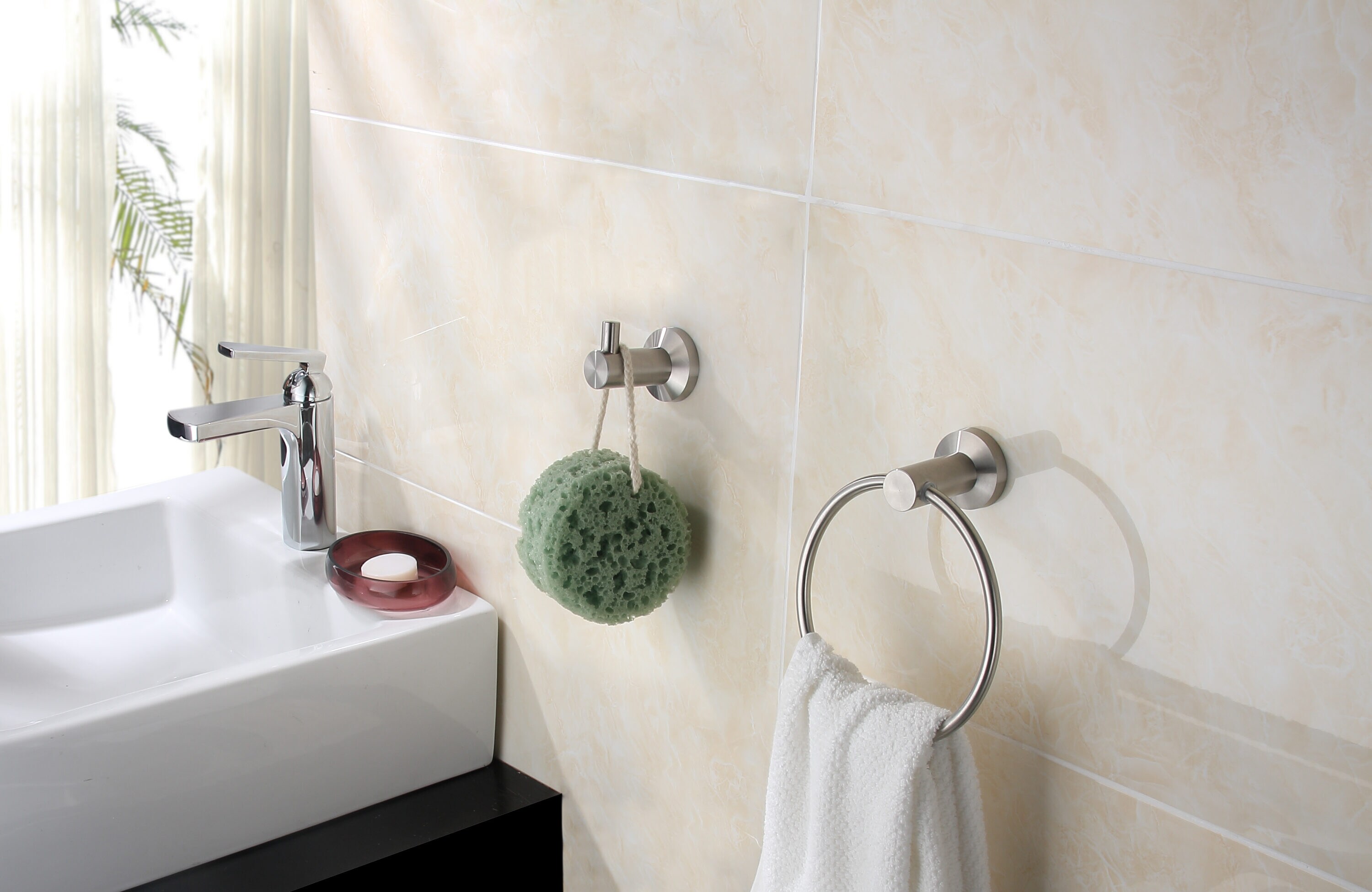 Colgador de toallas de pared de acero inoxidable satinado de una sola percha