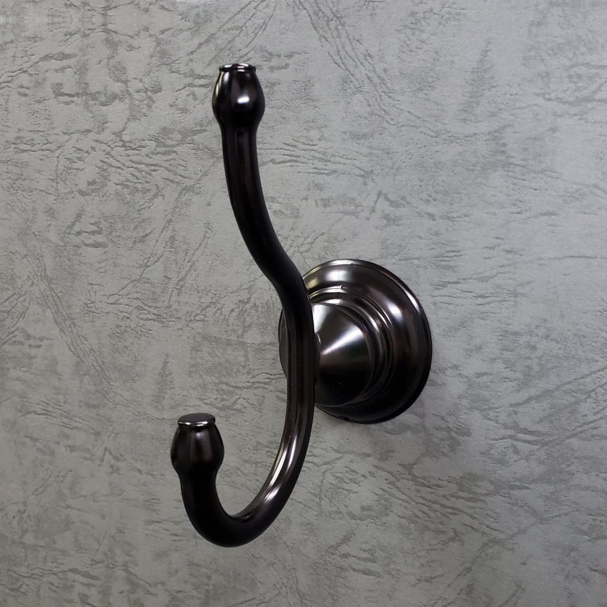 Colgador doble de toallas para montar en la pared en bronce aceitado Highlander de ARISTA BA3503-RHKJ-ORB