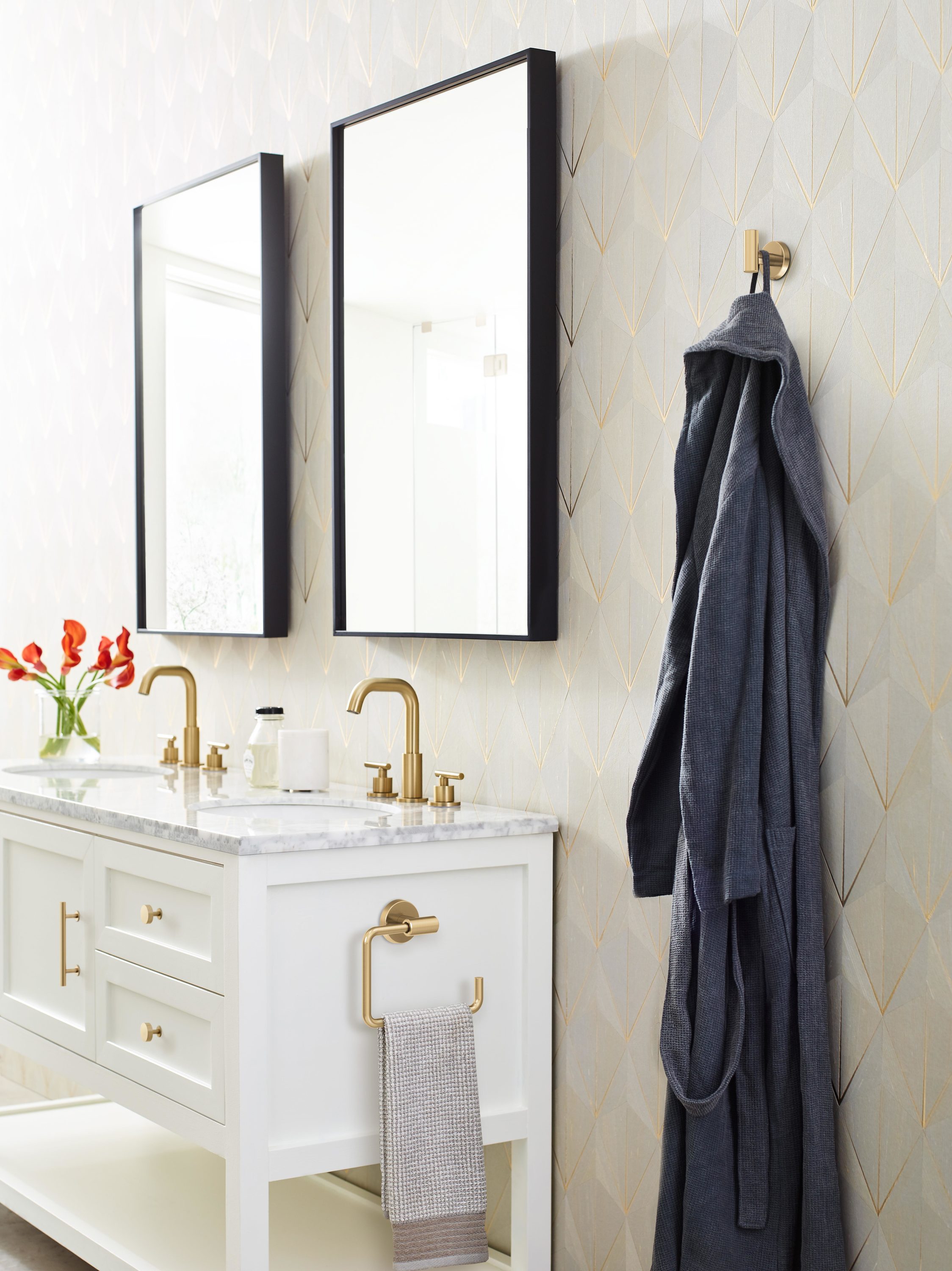 Gancho de Toalla de Montaje en Pared Individual en Bronce Champagne de la línea Arrondi de Amerock BH26542CZ