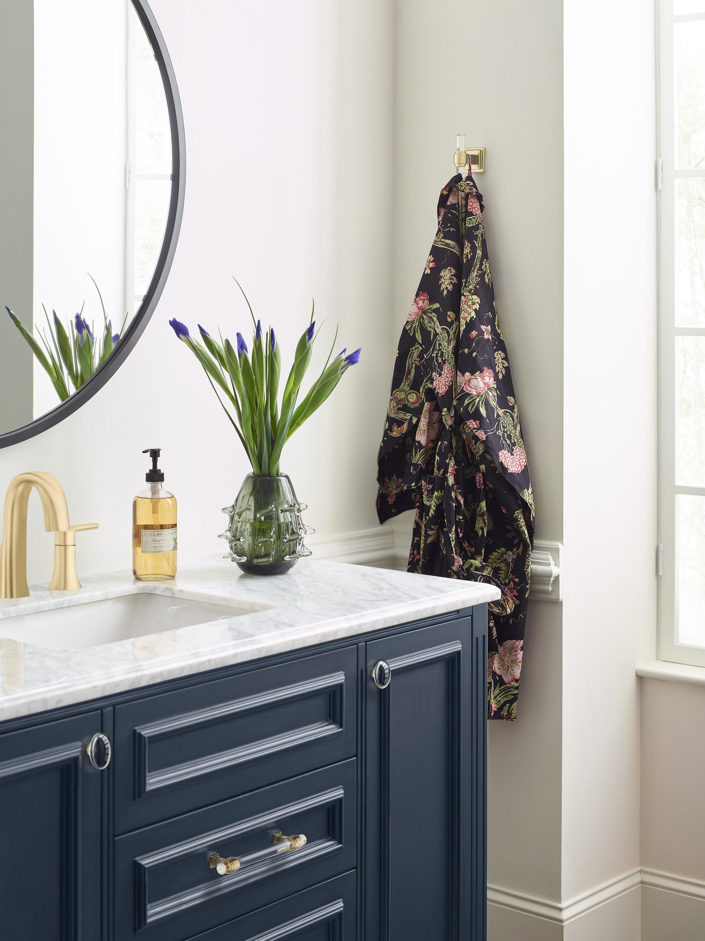 Percha Montada en Pared de Baño con un Solo Gancho Claro/Dorado Champagne Glacio de Amerock BH36060CBBZ