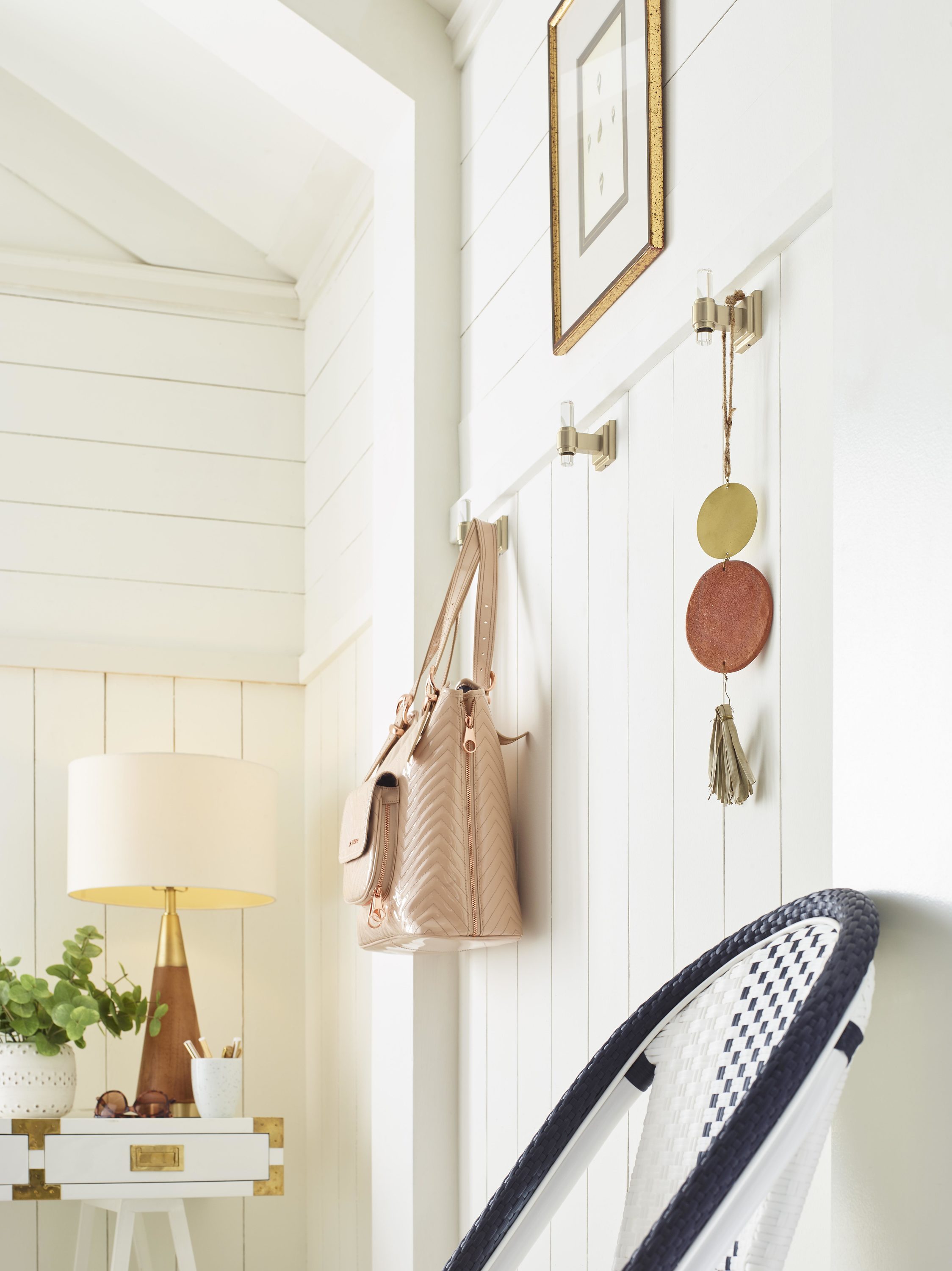 Percha Montada en Pared de Baño con un Solo Gancho Claro/Dorado Champagne Glacio de Amerock BH36060CBBZ