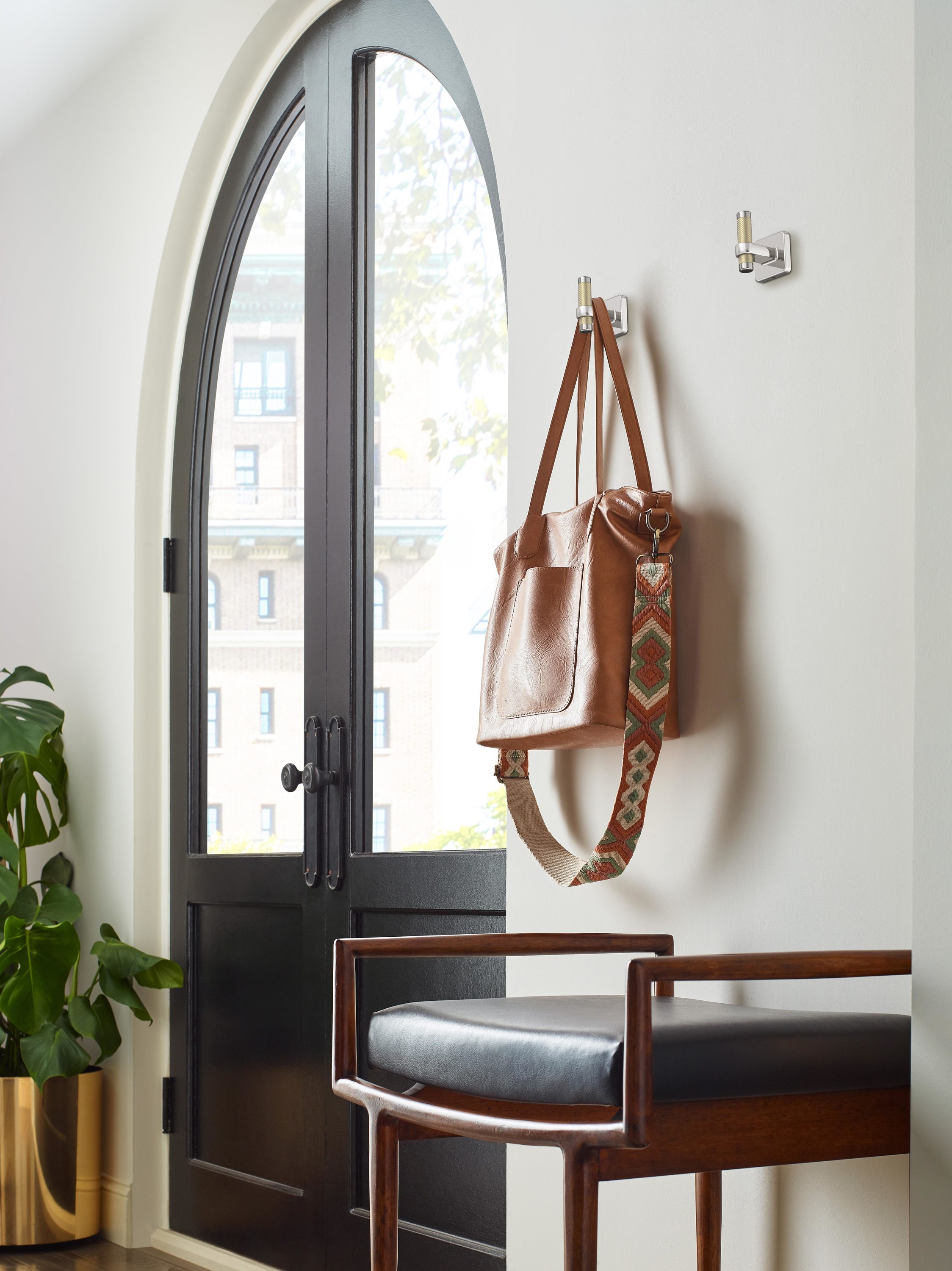 Gancho de Toalla de Montaje en Pared Sencillo Amerock Esquire Níquel Pulido/Champán Dorado BH36563PNBBZ