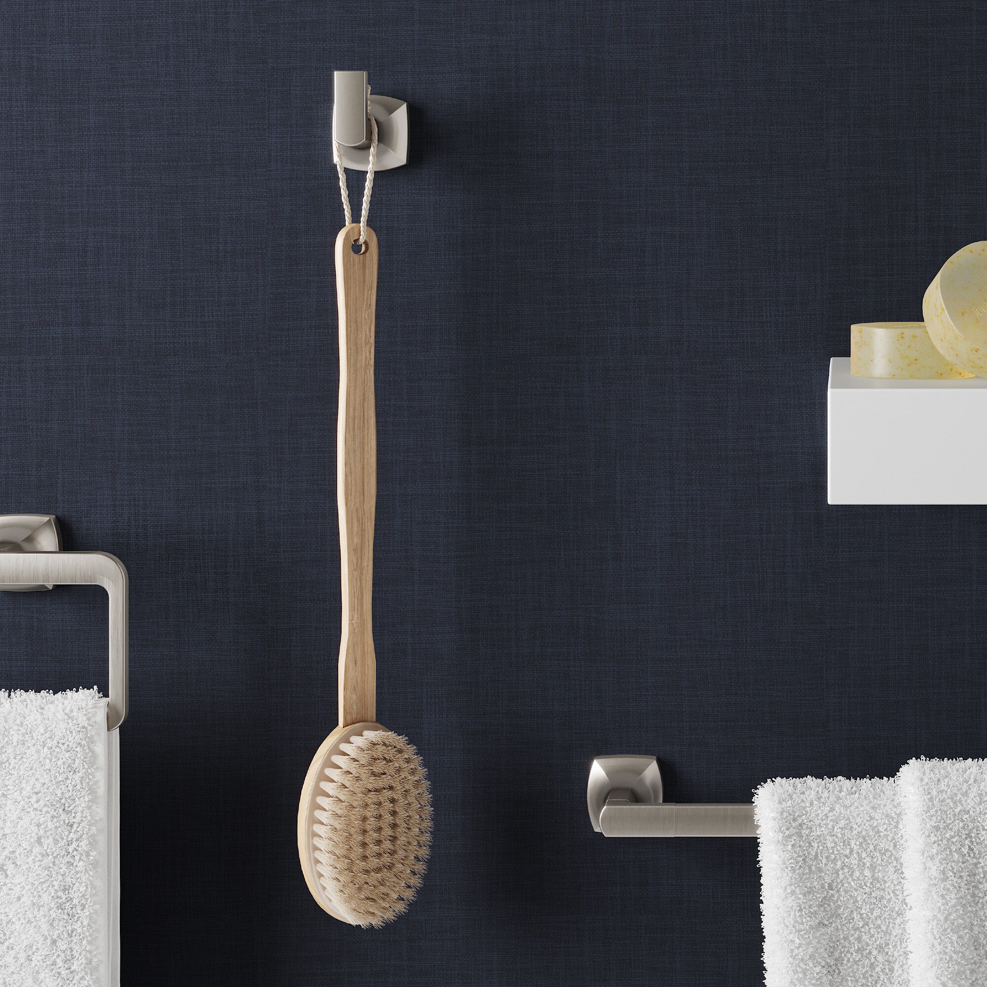 Percha para toallas de pared de un solo gancho en níquel cepillado con defensa contra manchas, modelo Vaneri de Pfister