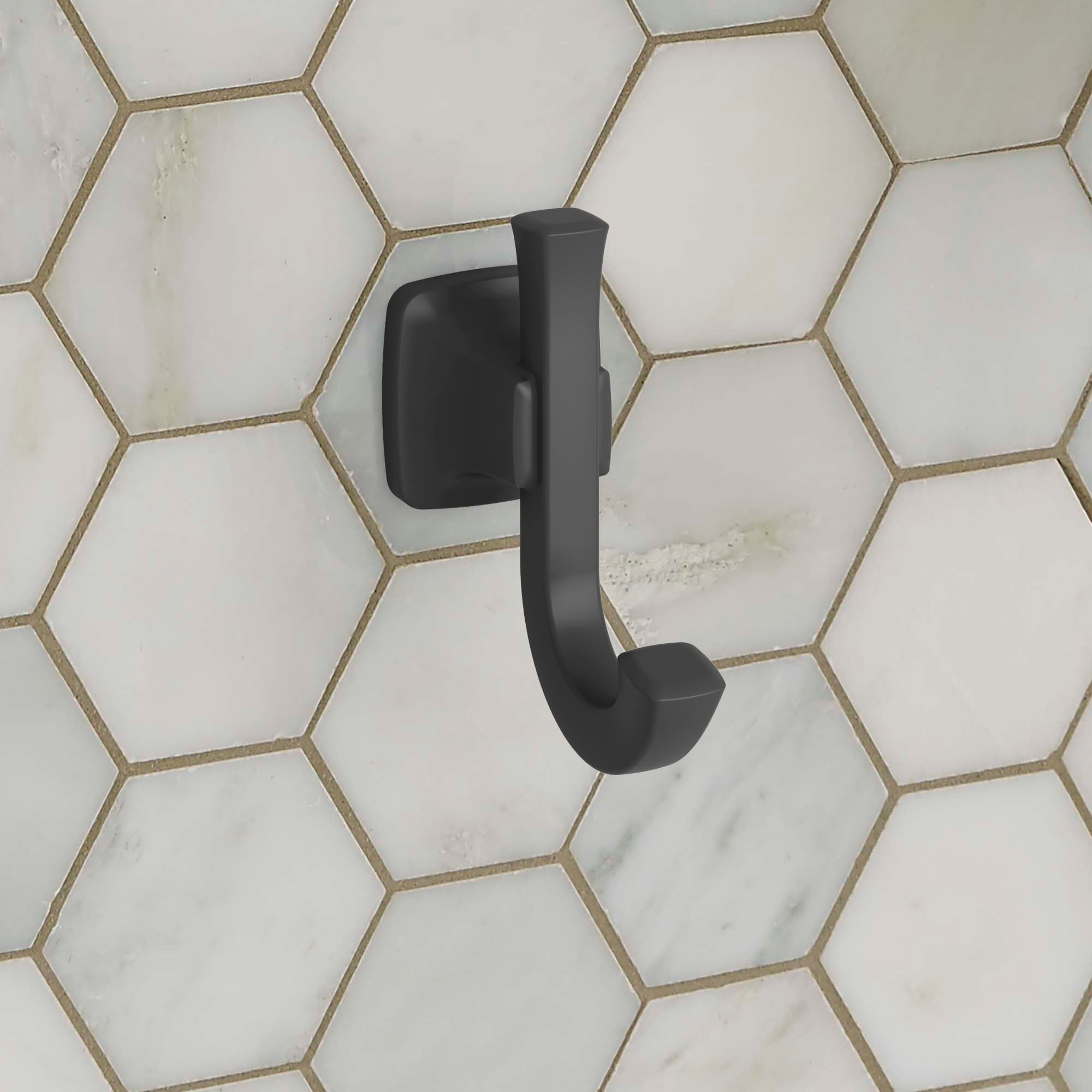Gancho de Toalla Doble de Montaje en Pared en Negro Mate de American Standard