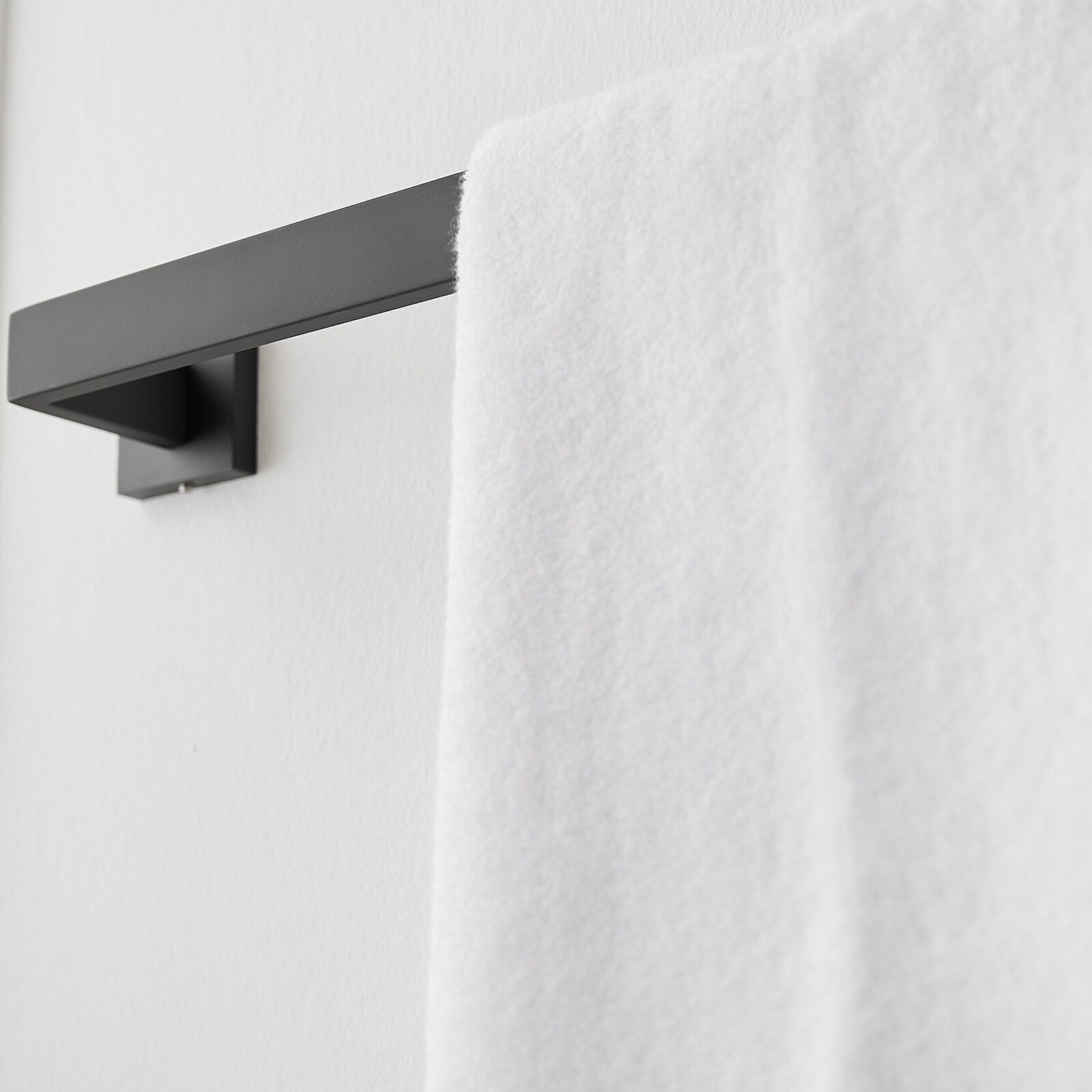Papelera de baño de pie negro mate con espacio para rollo y almacenamiento - BWE 91040-B