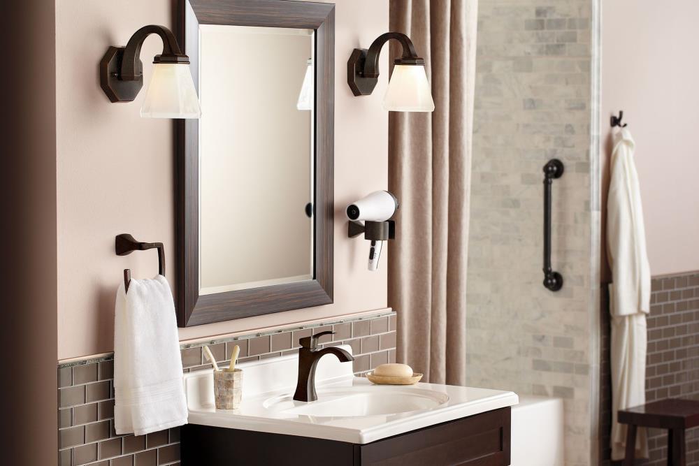 Percha de Toalla de Pared con Gancho Individual en Bronce Aceitado de la línea Voss de Moen