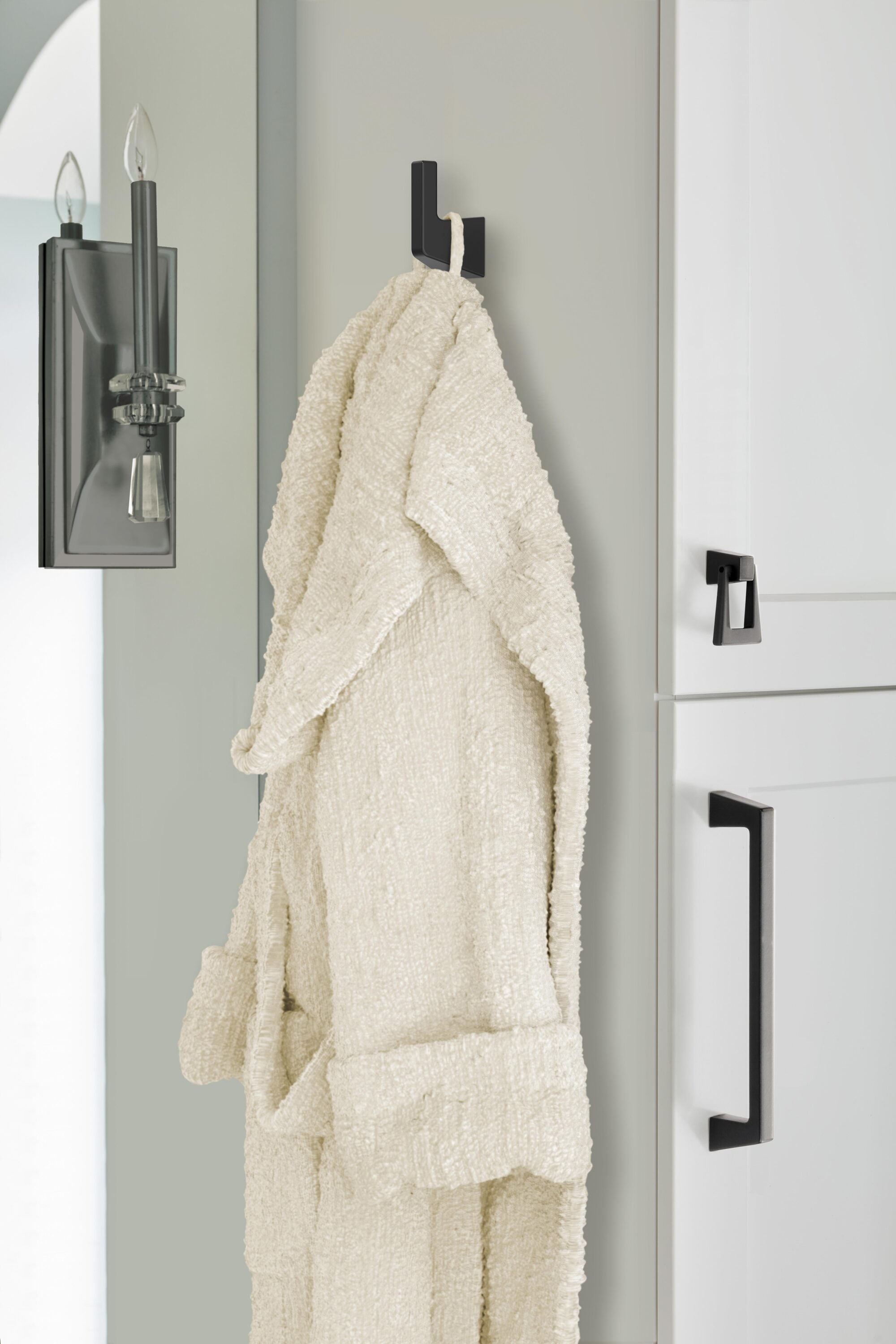 Gancho de Toalla de Pared de Montaje Simple Negro Mate Blackrock Amerock BH36000MB