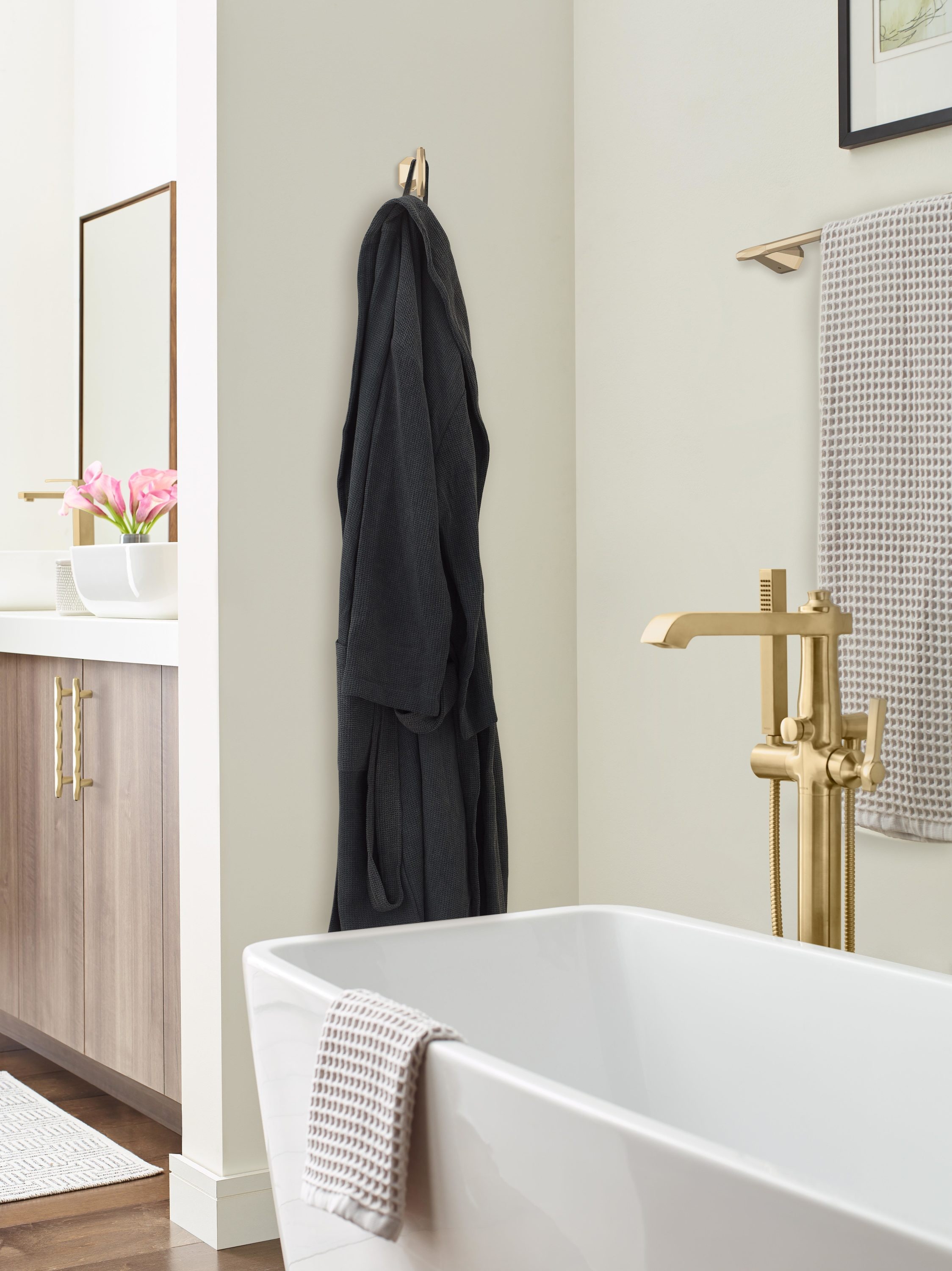 Gancho individual de montaje en pared para toallas en bronce champagne St. Vincent de Amerock BH36040CZ
