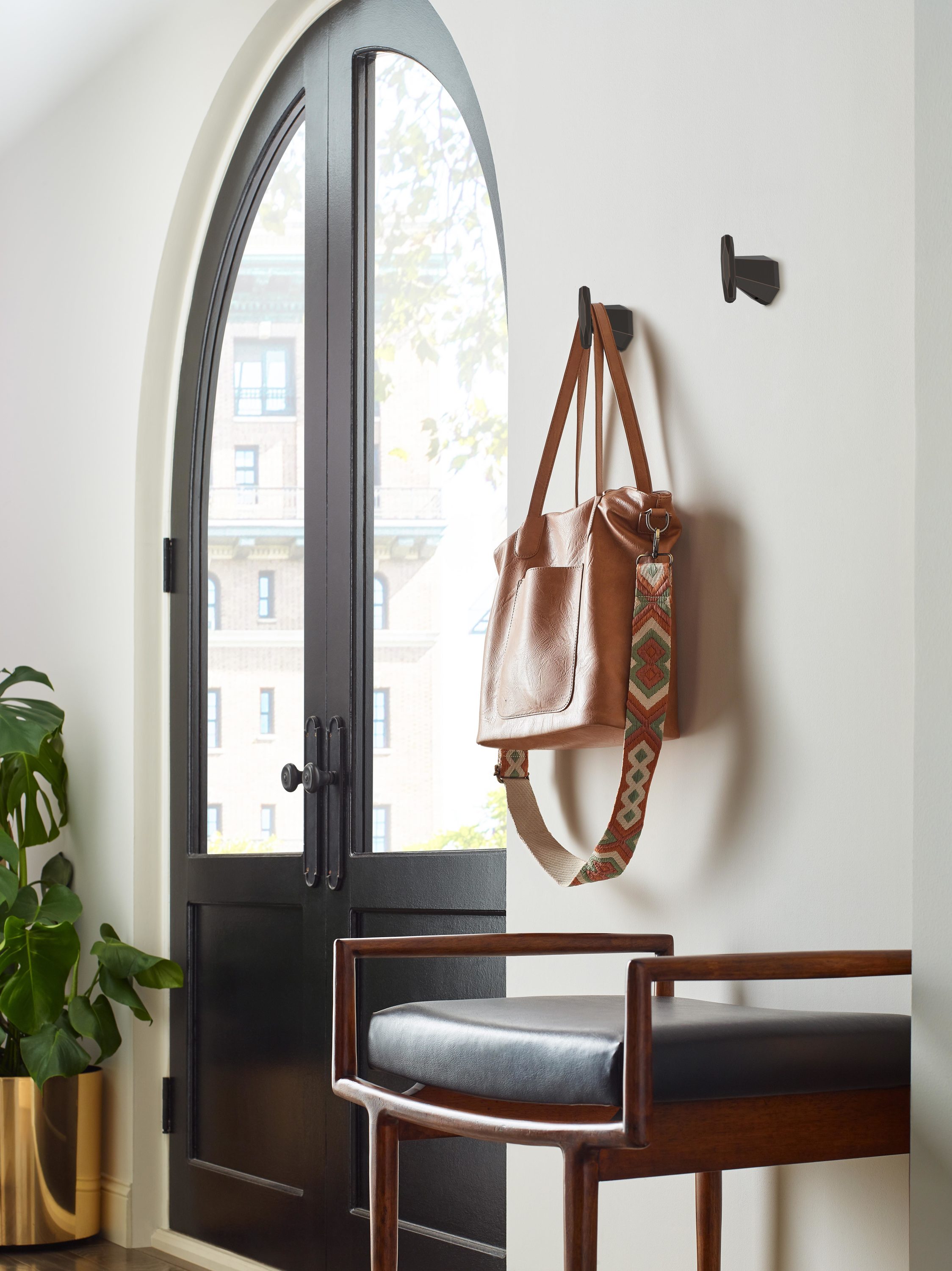 Percha de Toalla de Pared Individual en Bronce Aceitado Amerock St. Vincent
