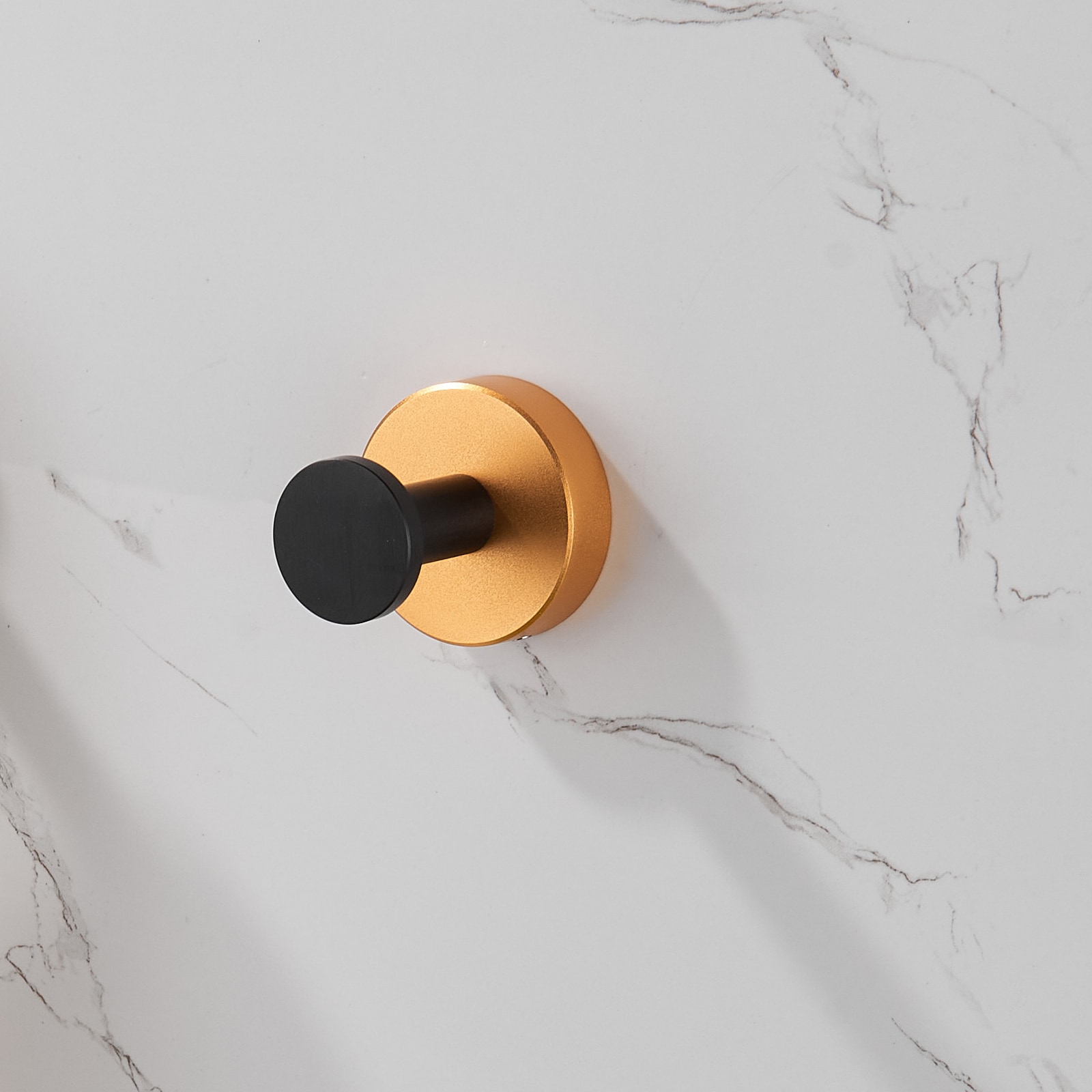 Gancho de pared con 4 ganchos en color dorado y negro de Nestfair SX-DRY406