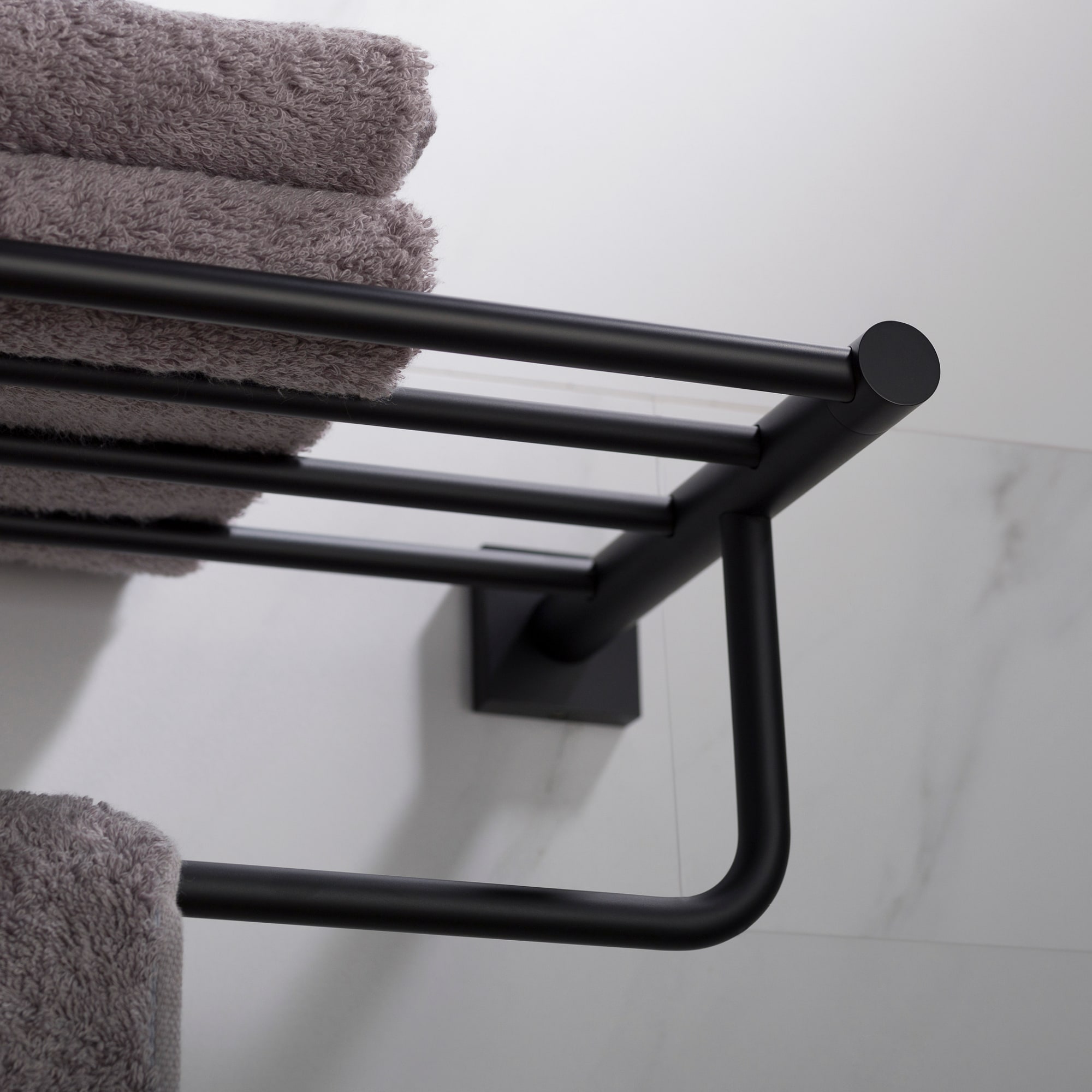 Perchero de toallas de pared en negro mate Kraus Ventus 8 pulgadas x 25.125 pulgadas x 8 pulgadas KEA-17742MB