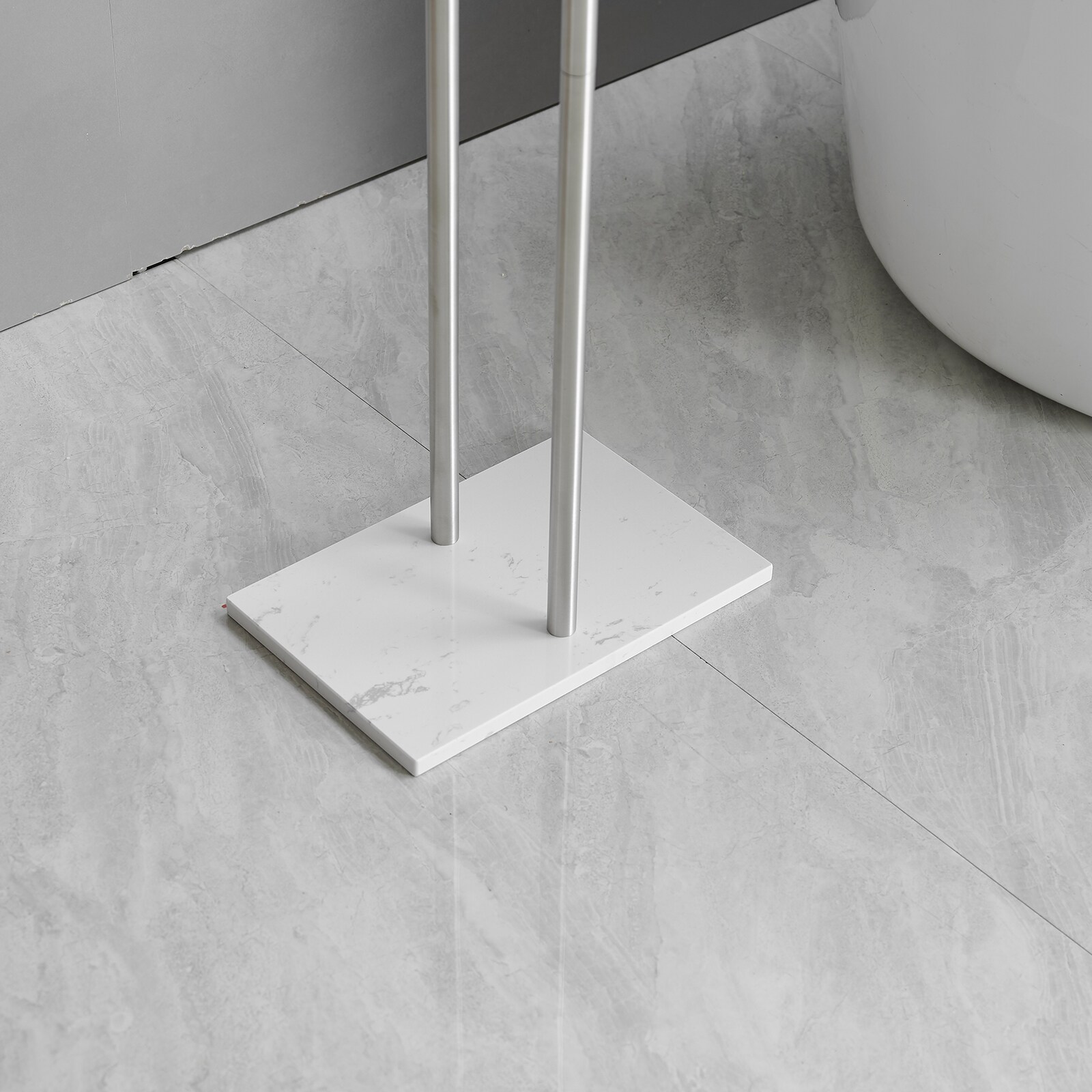 Toallero de pie BWE Tower Racks de níquel cepillado 14 pulgadas x 16 pulgadas x 15.75 pulgadas A-91058-N