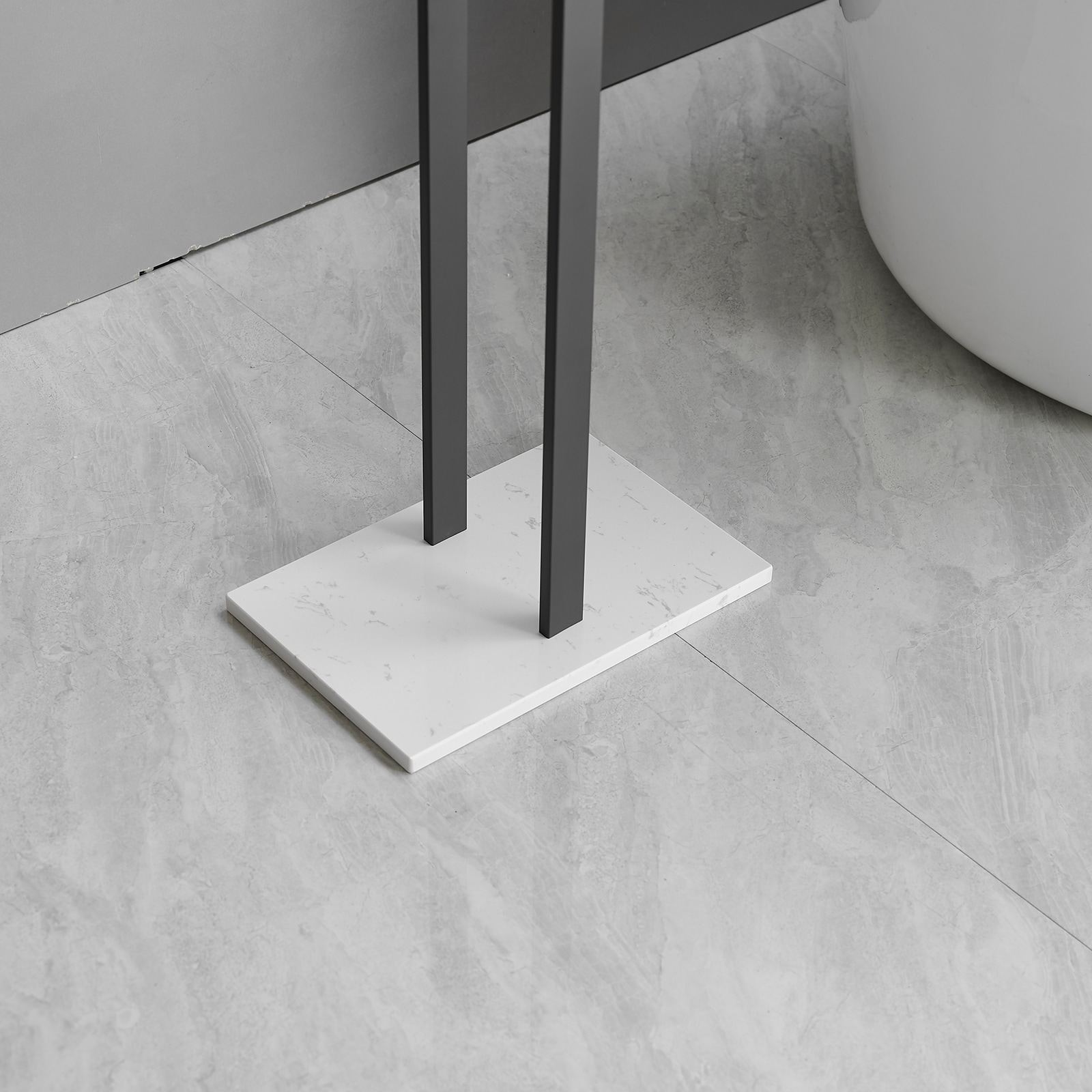 Perchero de Toallas Negro Mate para Piso BWE Tower 19 pulgadas x 16 pulgadas x 8.86 pulgadas A-91059-B