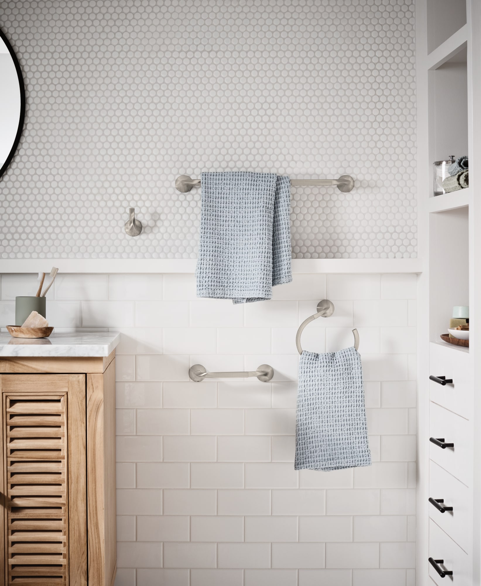 Moen Oxby Soporte para Toalla Individual montado en Pared, Resistente a las Manchas de Agua, Acabado en Niquel Cepillado