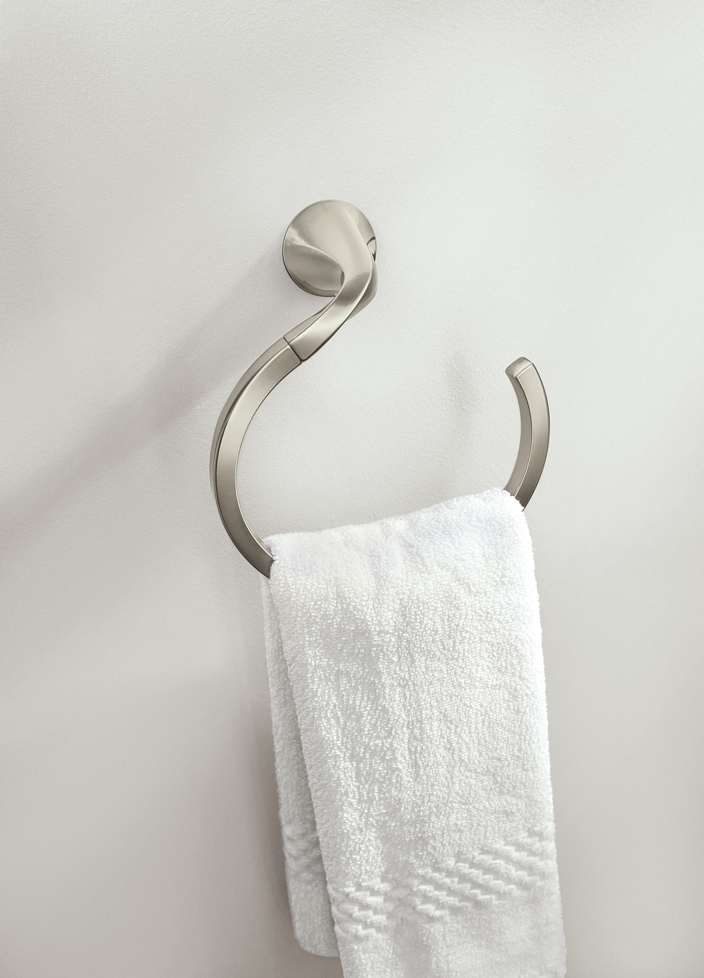 Moen Oxby Soporte para Toalla Individual montado en Pared, Resistente a las Manchas de Agua, Acabado en Niquel Cepillado