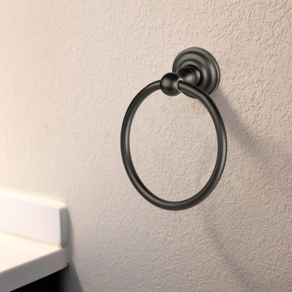 Aro para toalla de pared en bronce aceitado de Design House Calisto