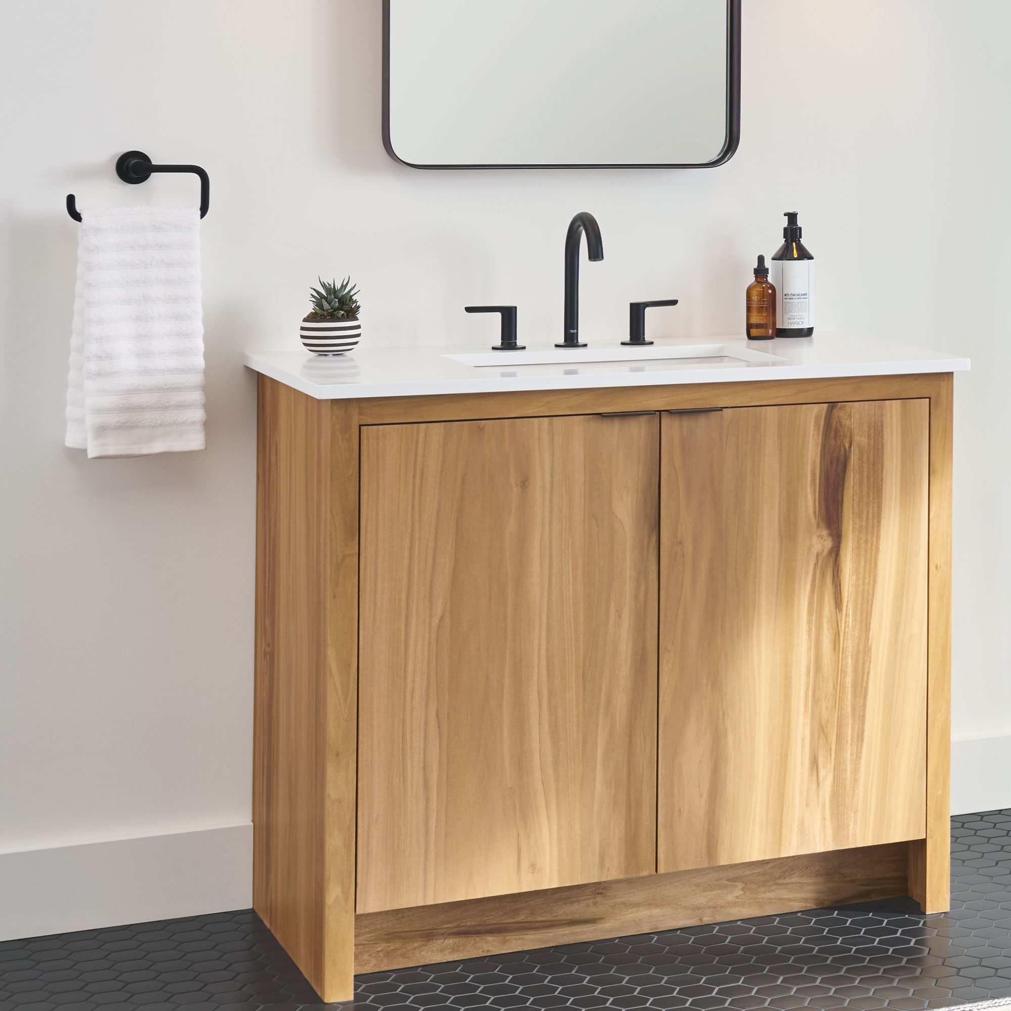 Argolla de toalla individual de montaje en pared en negro mate American Standard Studio S 7105190.243