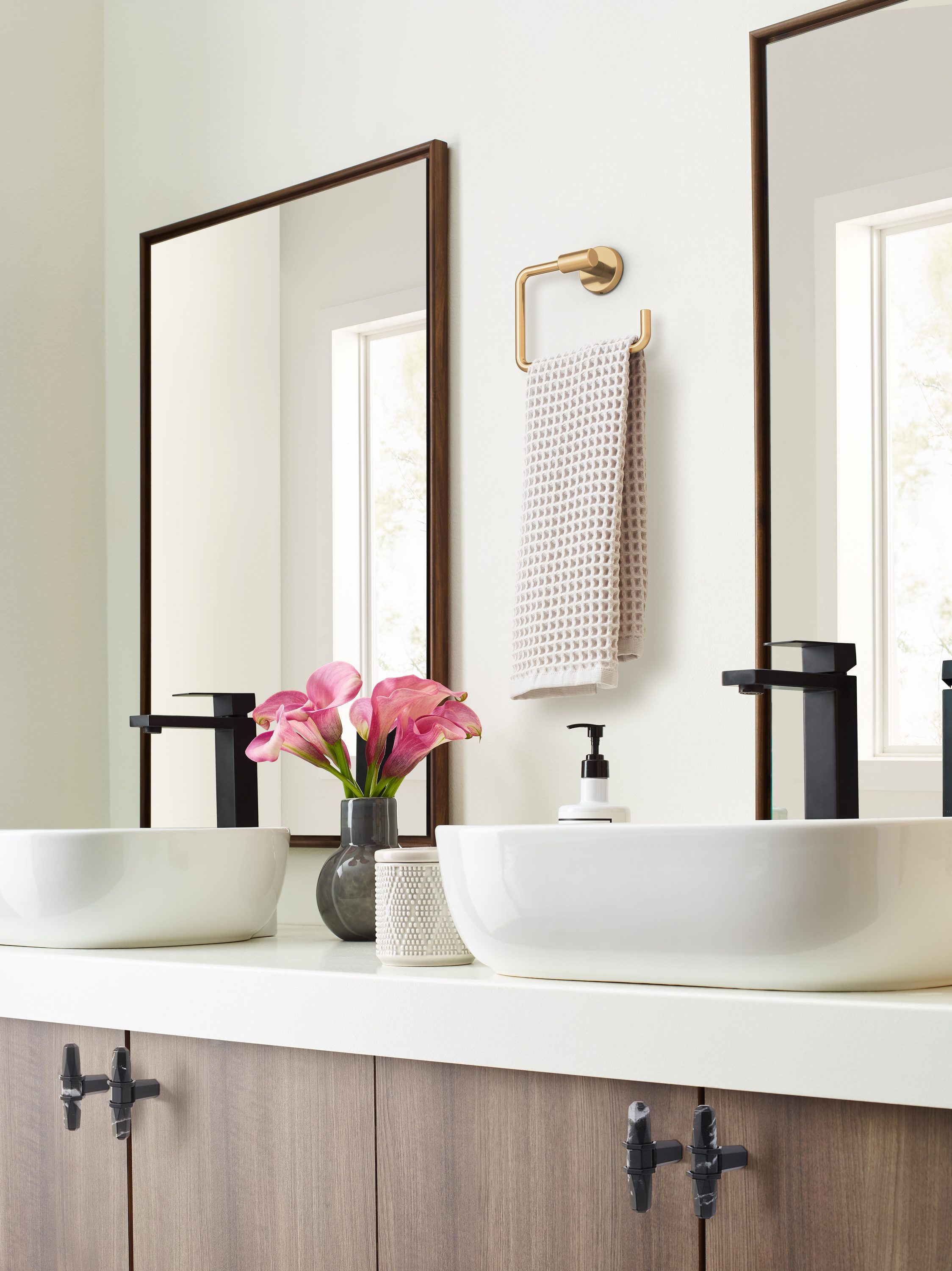 Aro de Toalla Individual de Montaje en Pared en Bronce Champagne - Amerock Arrondi BH26541CZ