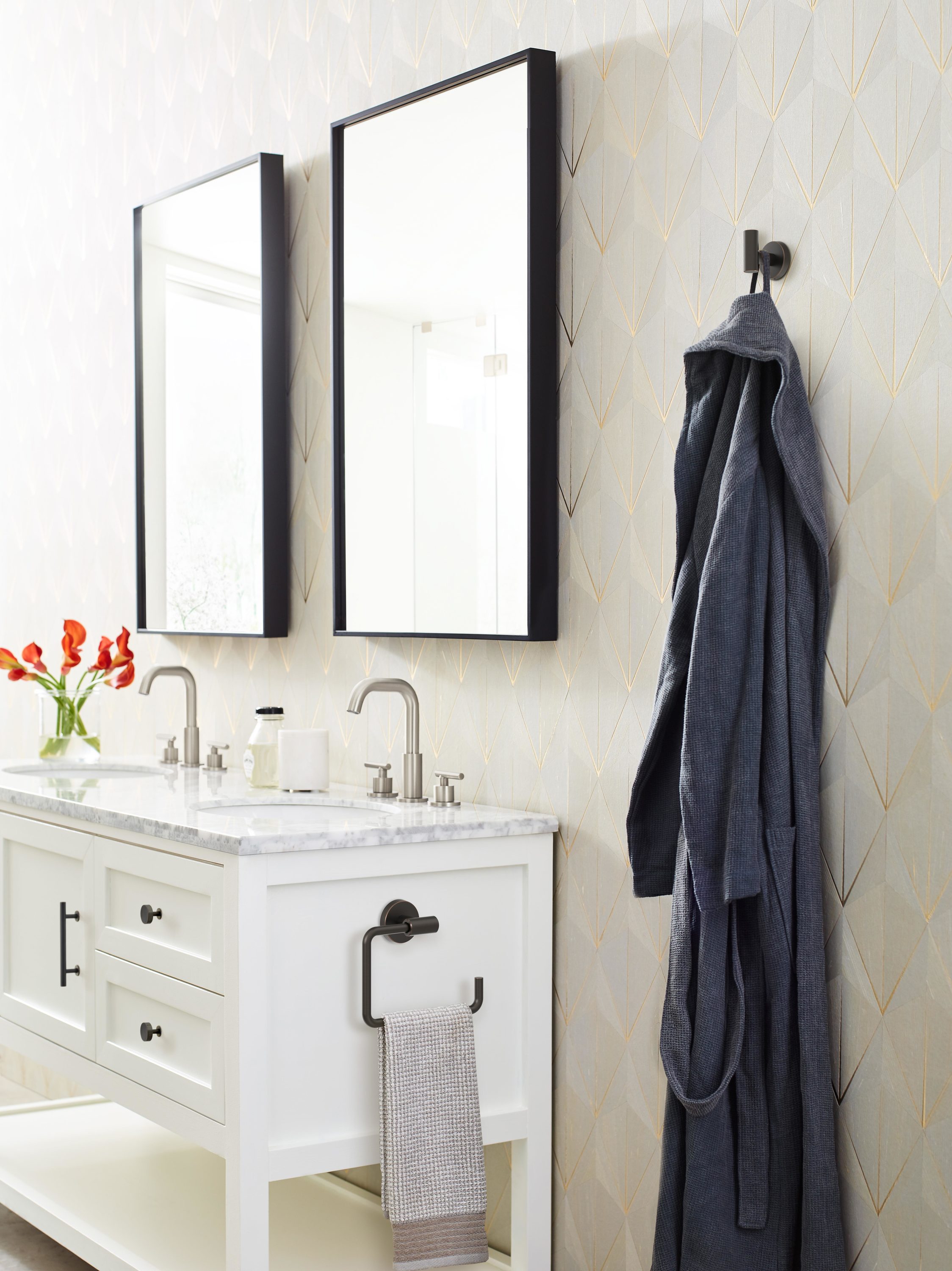 Aro de Toalla de Montaje en Pared de Bronce envejecido Amerock Arrondi BH26541ORB
