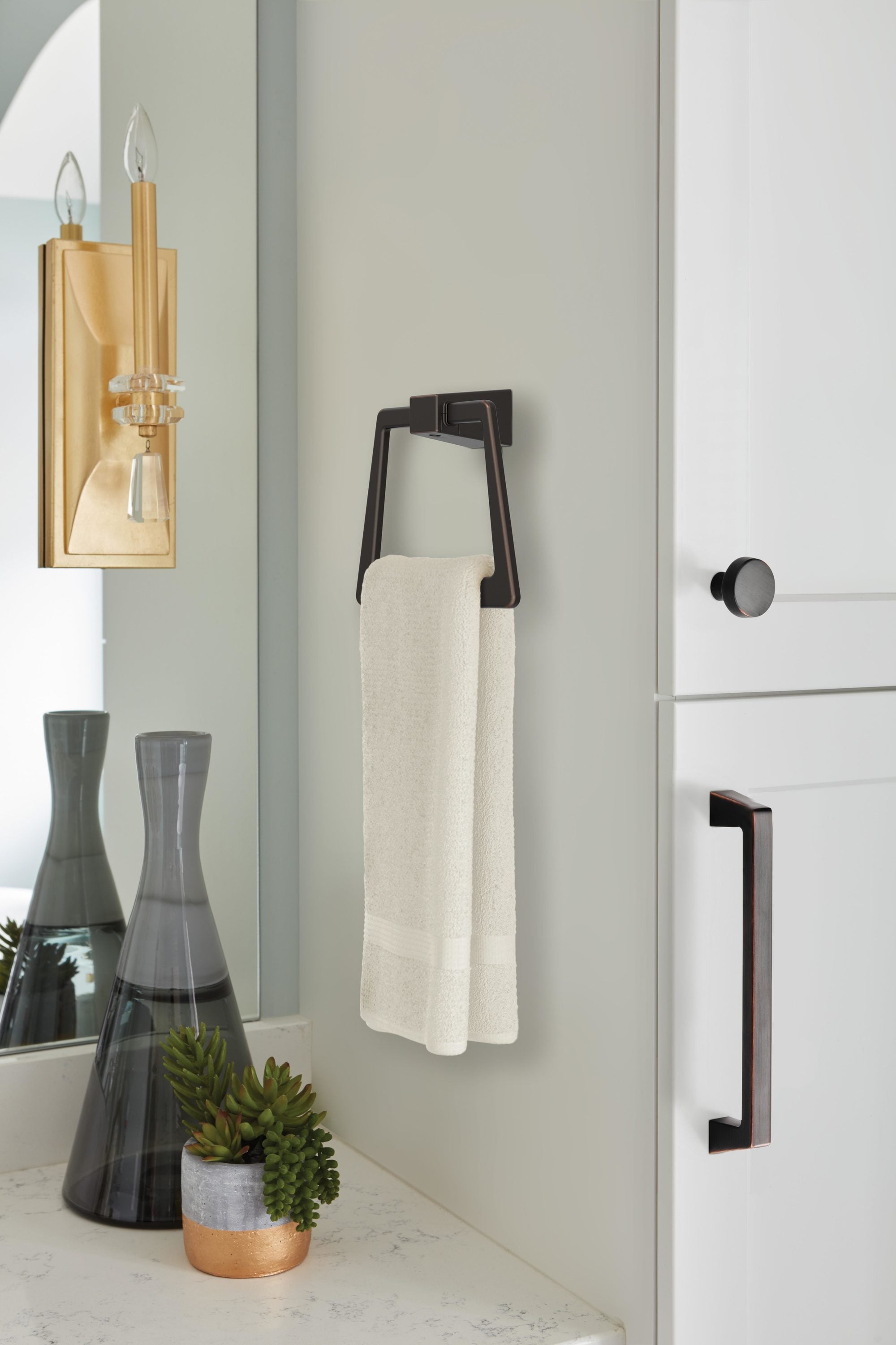 Aro Toallero para Montar en Pared en Bronce Aceitado Negro Blackrock de Amerock BH36002ORB
