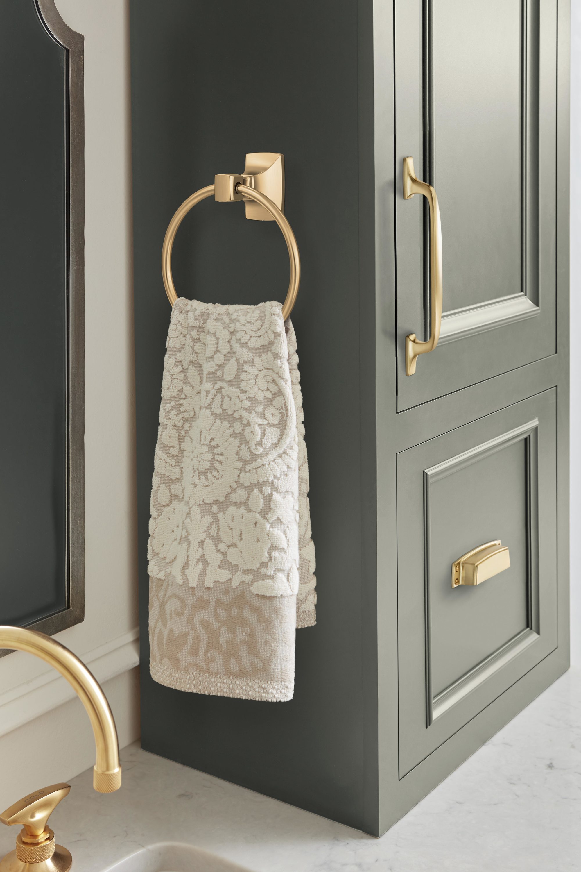 Aro de toalla individual para pared en bronce Champagne Highland Ridge de Amerock BH36012CZ