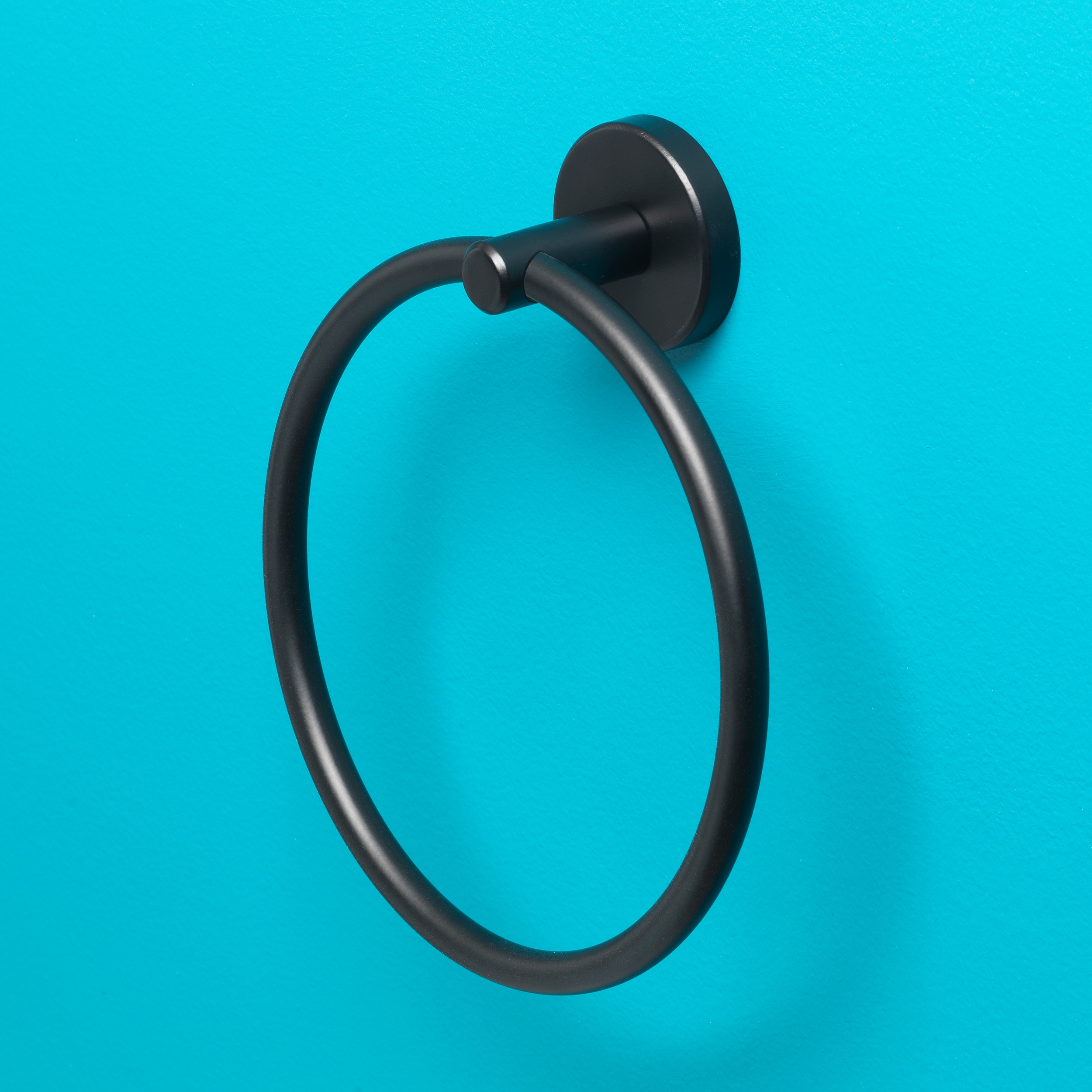 Juego de Argollas para Toalla en Negro Mate modelo Harlow de allen + roth